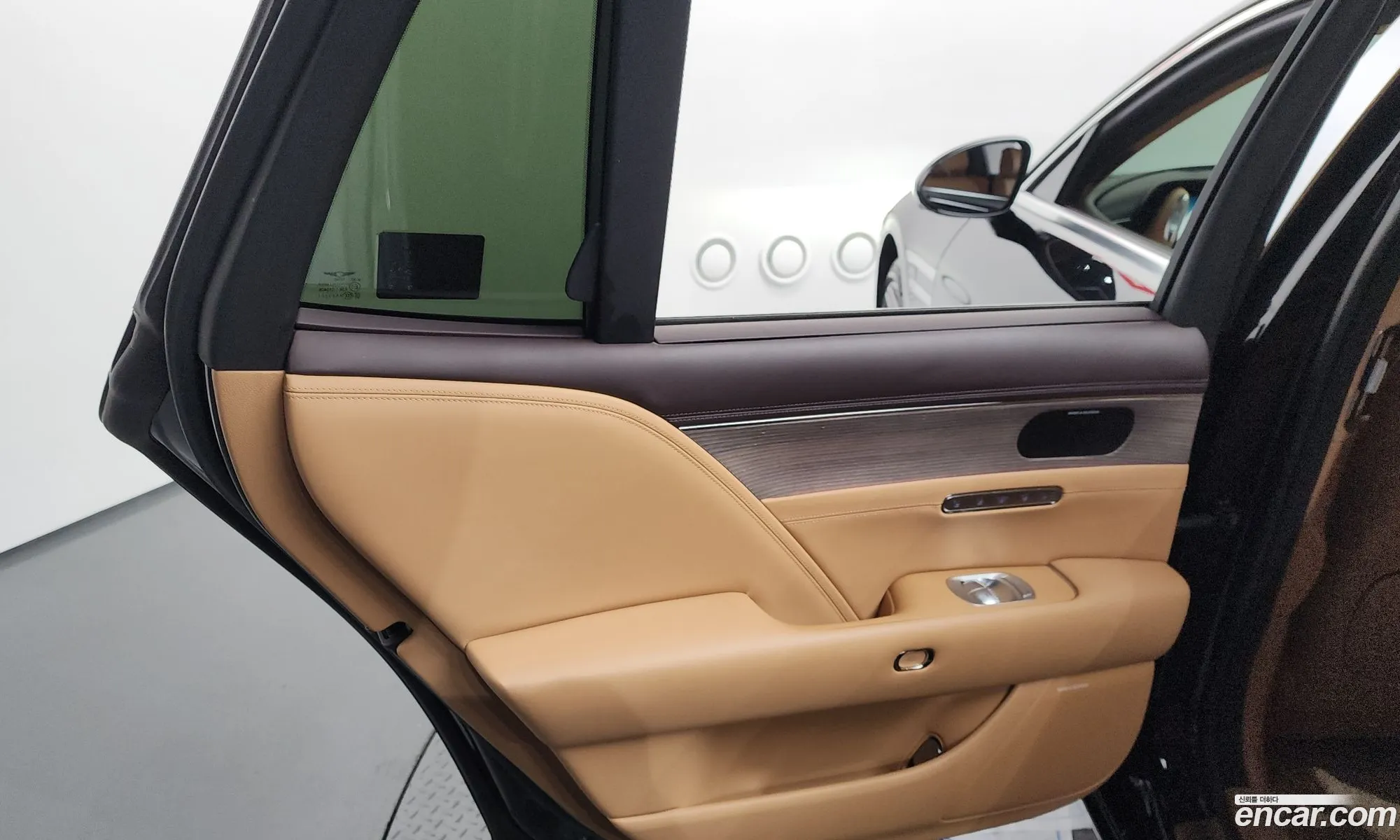 Genesis G90 2022 KMTFA41DDNU010055 — 3
