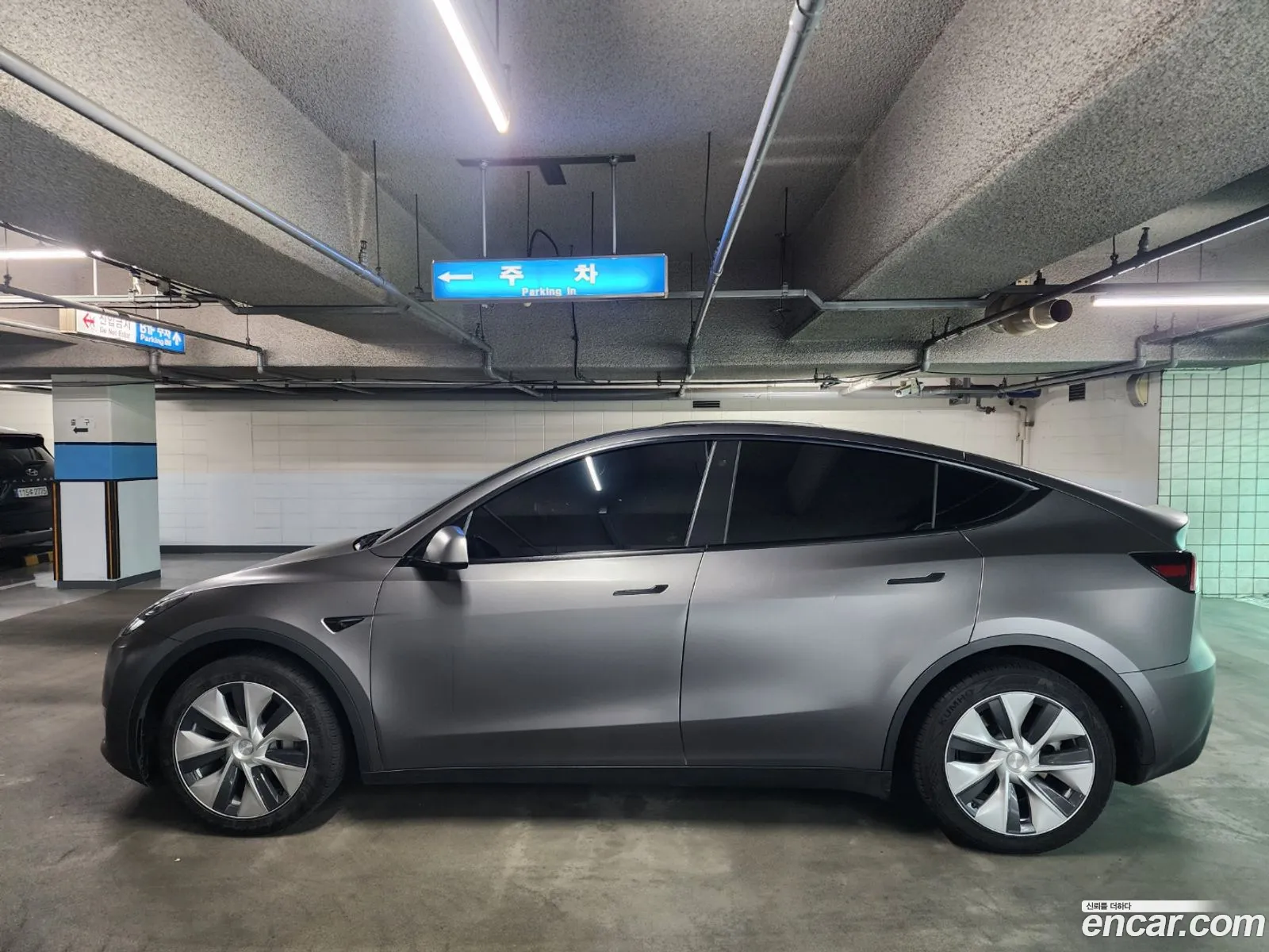 Tesla Model Y 2022 — 15