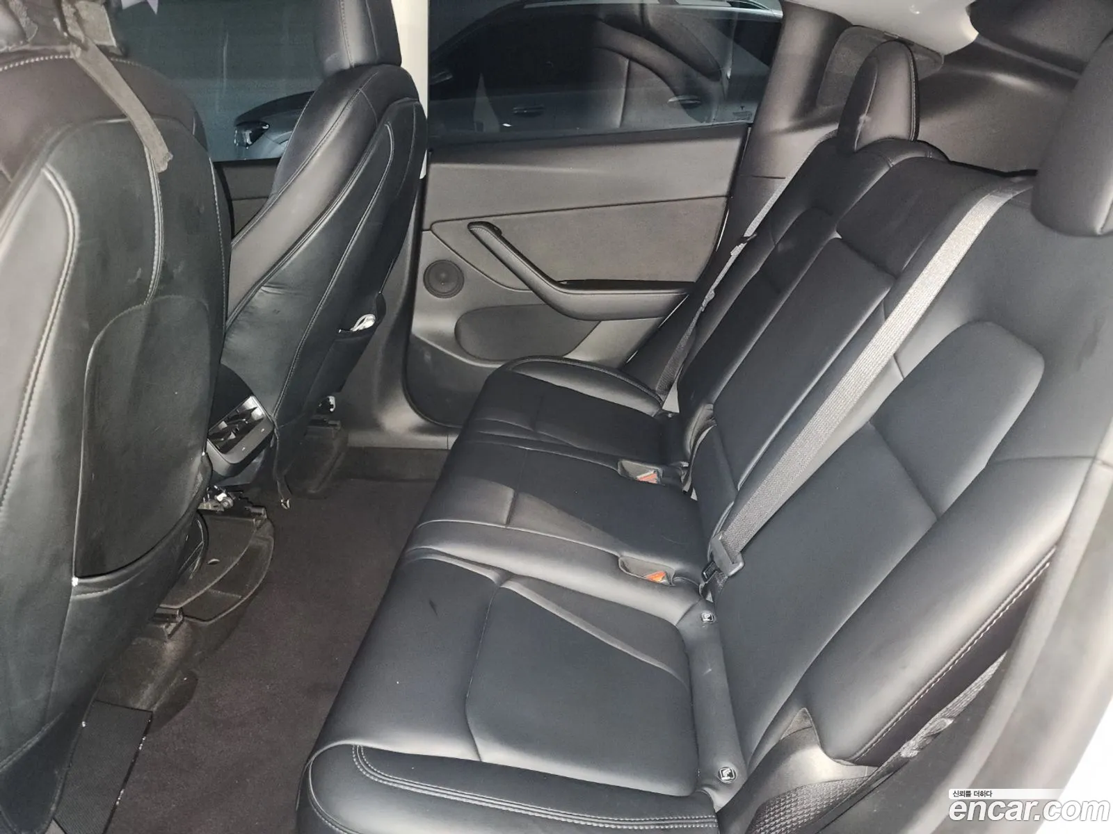 Tesla Model Y 2022 — 17