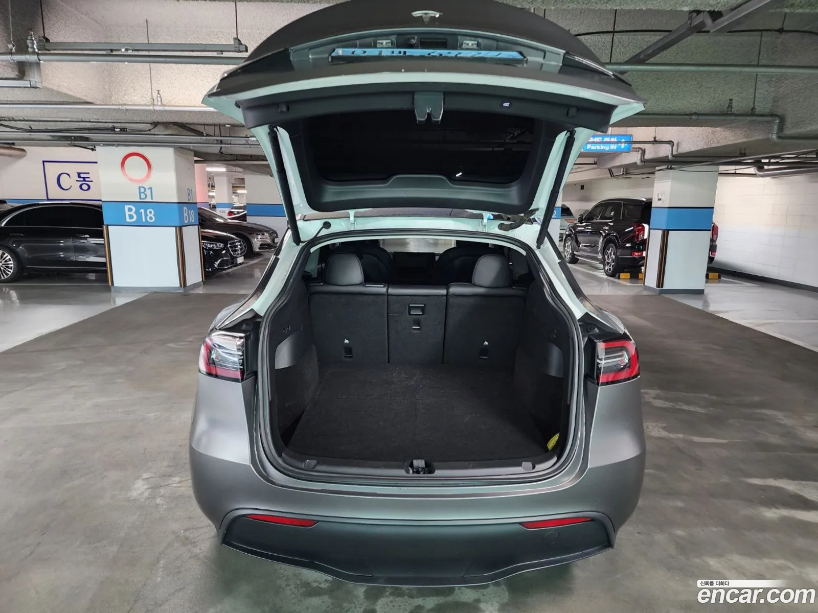 Tesla Model Y 2022 — 12