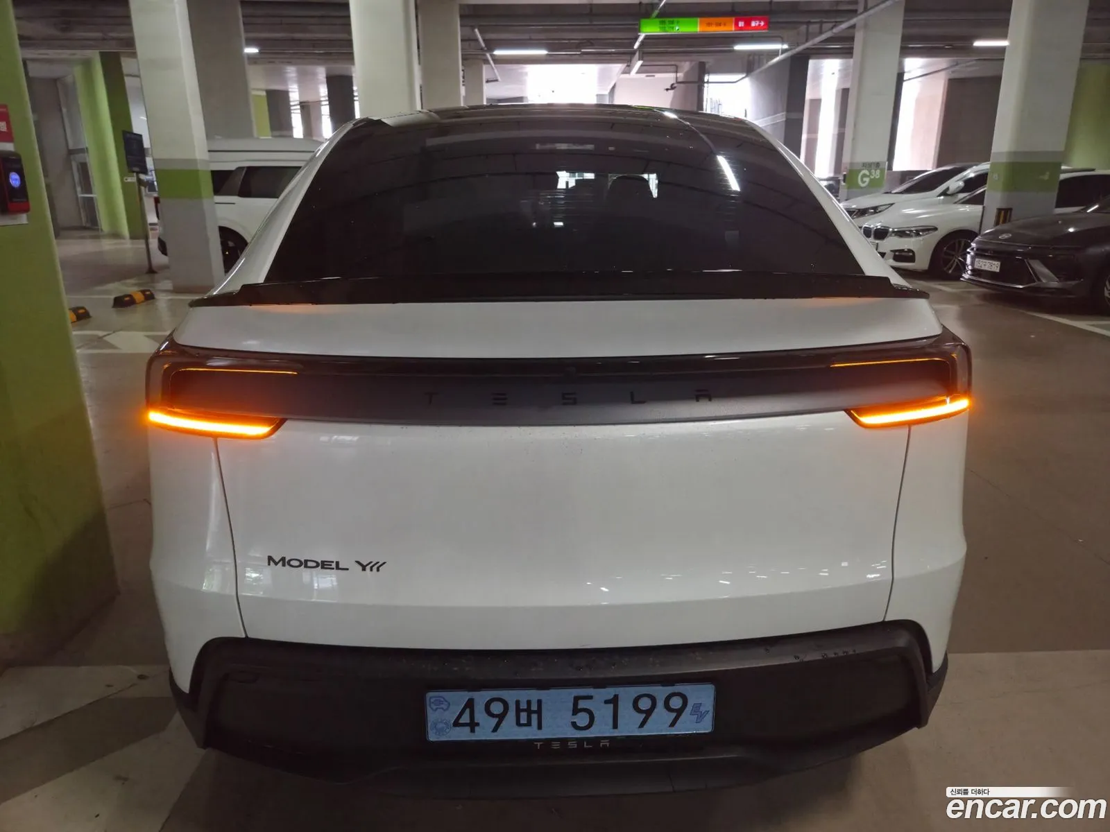 Tesla Model Y 2026 — 7