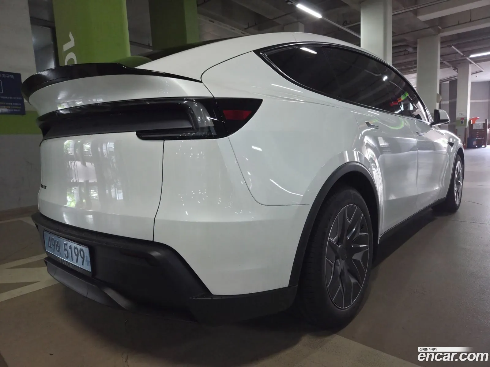 Tesla Model Y 2026 — 13