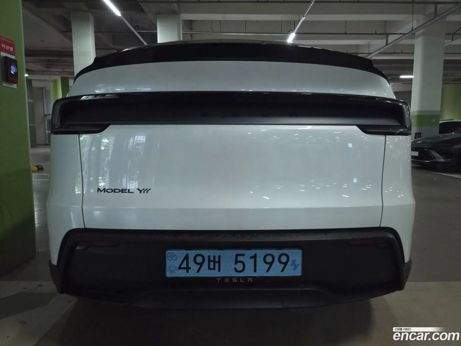 Tesla Model Y 2026 — 4