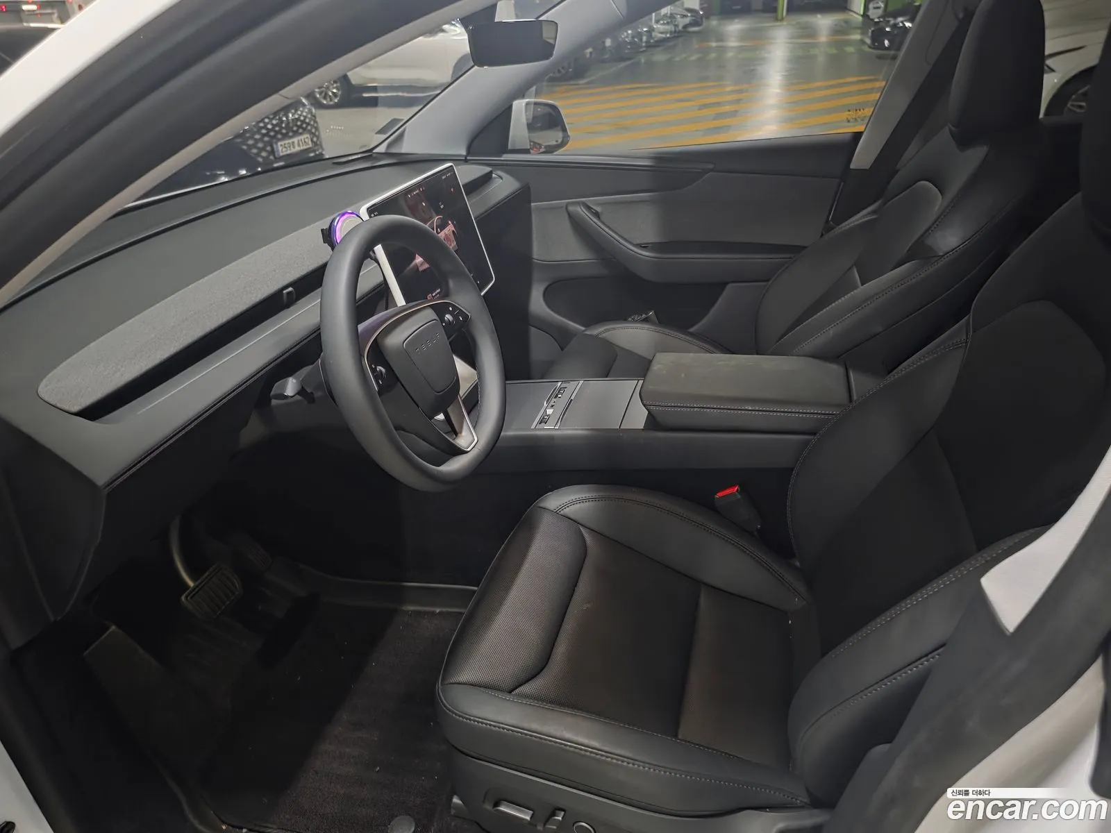Tesla Model Y 2025 — 2
