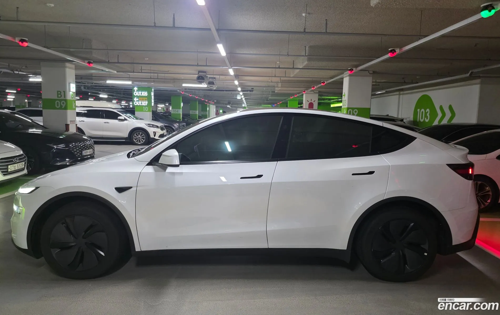 Tesla Model Y 2025 — 6