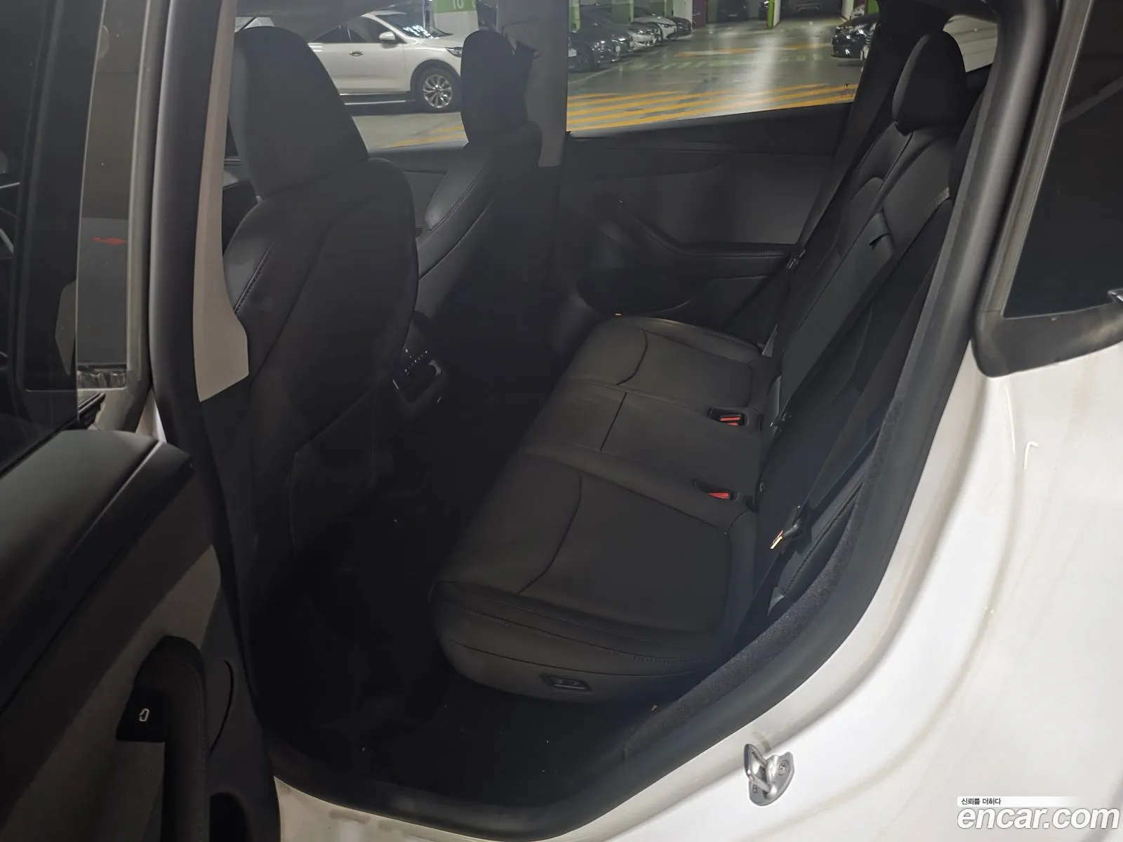 Tesla Model Y 2025 — 4
