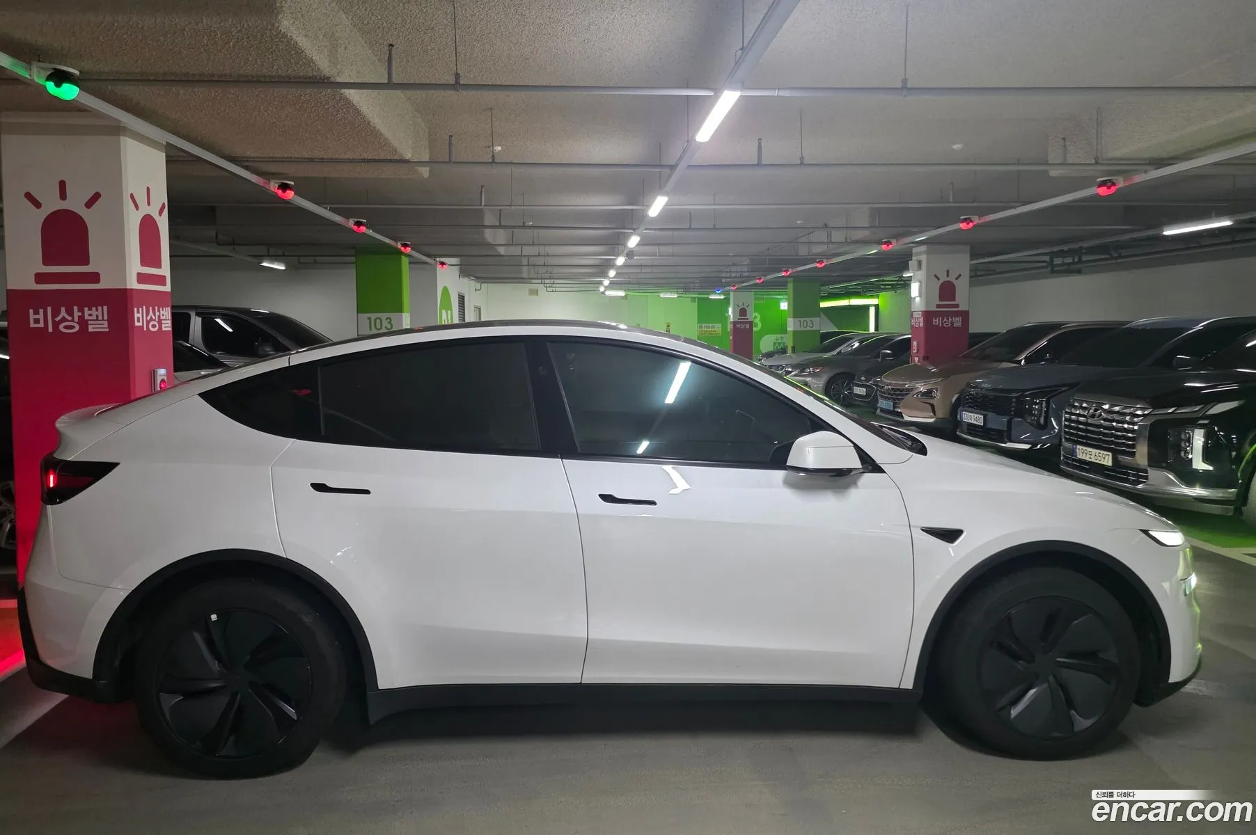 Tesla Model Y 2025 — 5