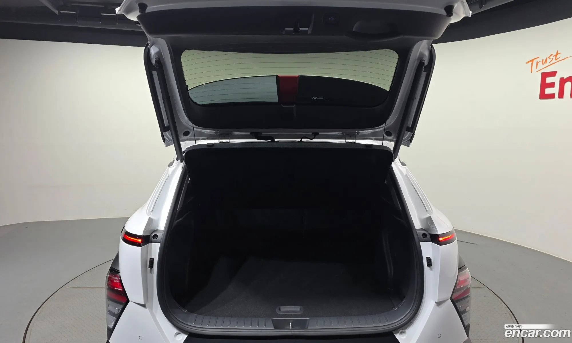Hyundai Kona Hybrid 2023 — 10