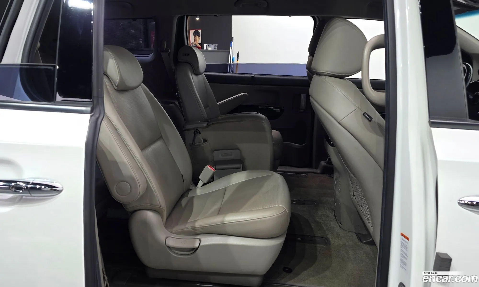 Kia Carnival 2019 KNHMF37ABKS563409 — 6