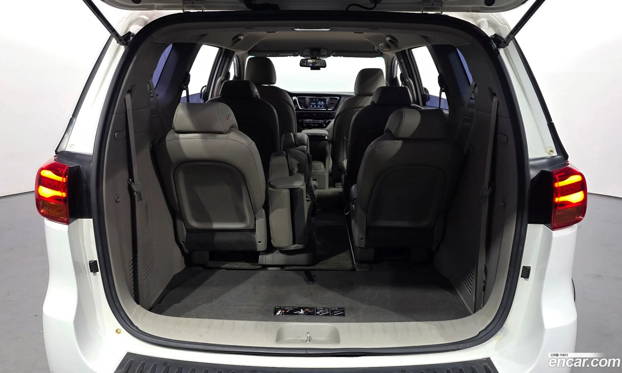 Kia Carnival 2019 KNHMF37ABKS563409 — 18