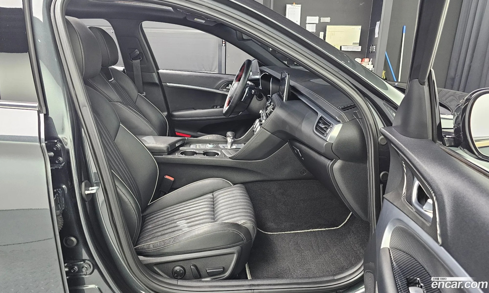 Genesis G70 2019 KMTG741EDKU048876 — 13