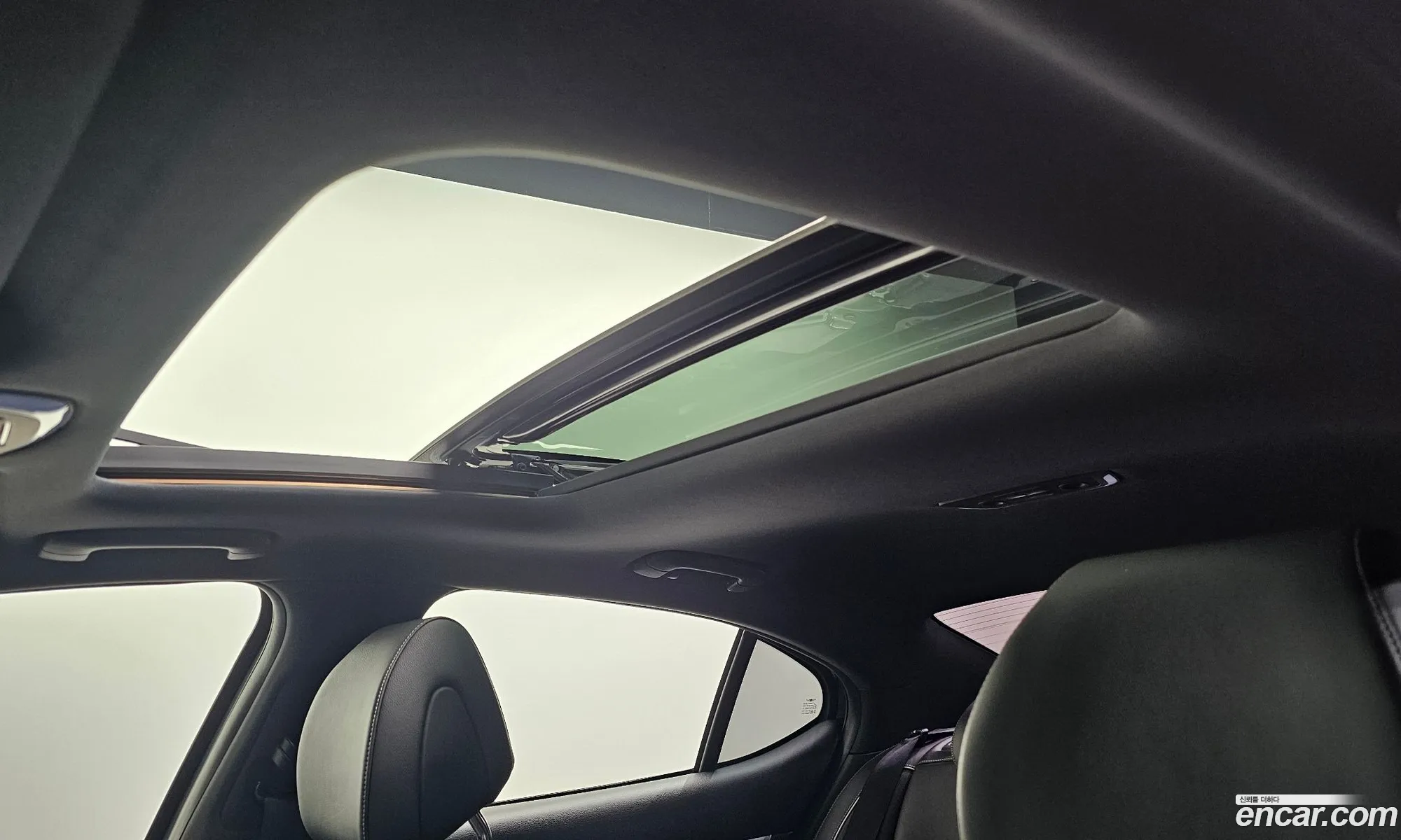Genesis G70 2019 KMTG741EDKU048876 — 17