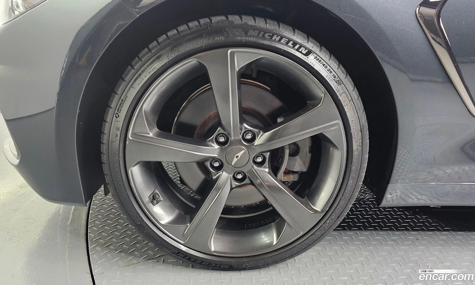 Genesis G70 2019 KMTG741EDKU048876 — 19