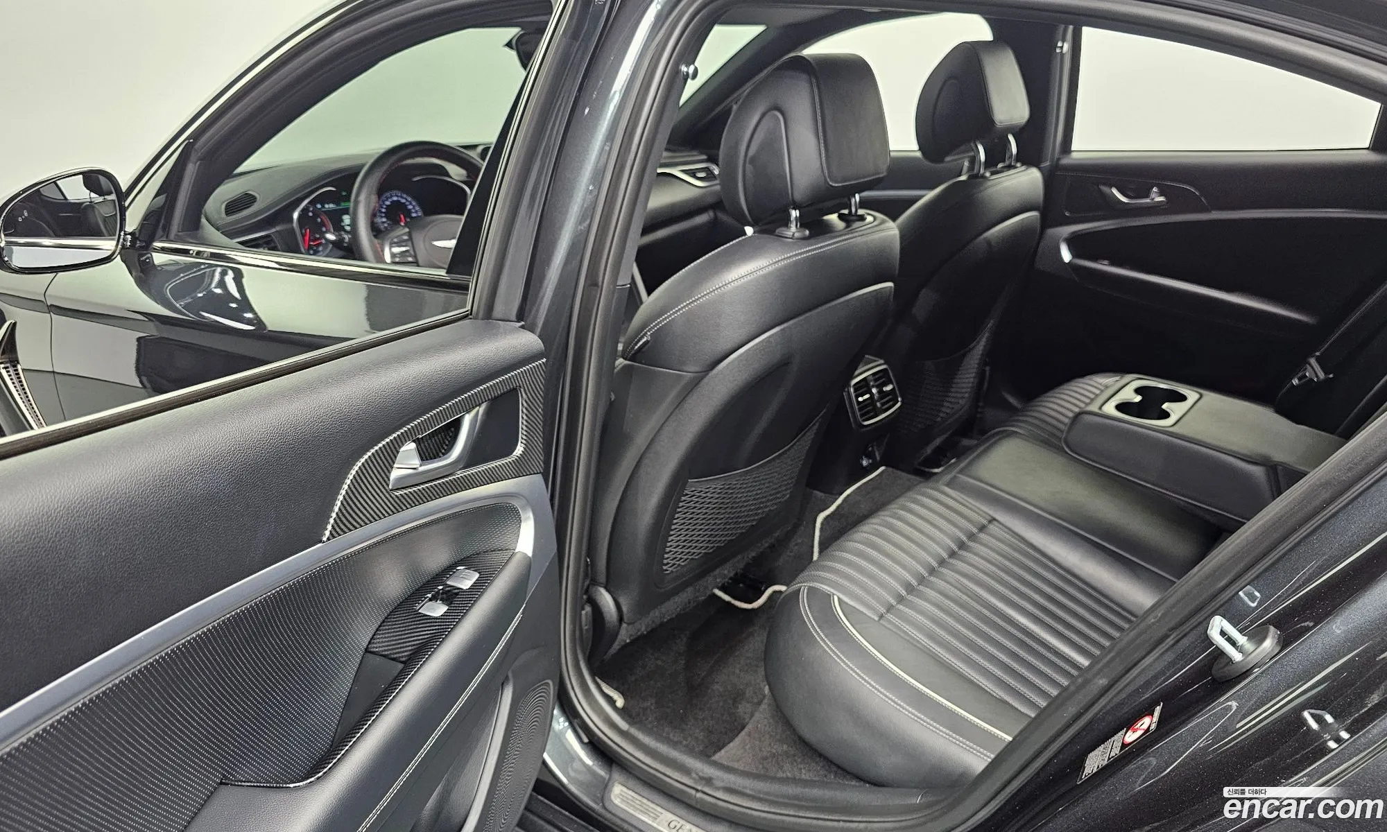 Genesis G70 2019 KMTG741EDKU048876 — 12