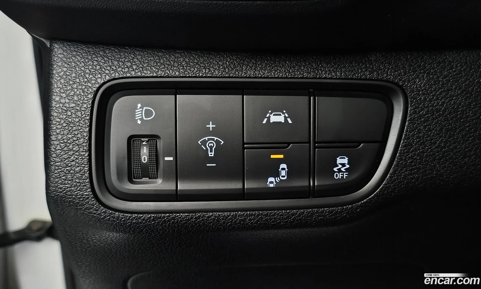 Hyundai Santa Fe TM 2018 KMHS281BBKU060663 — 2