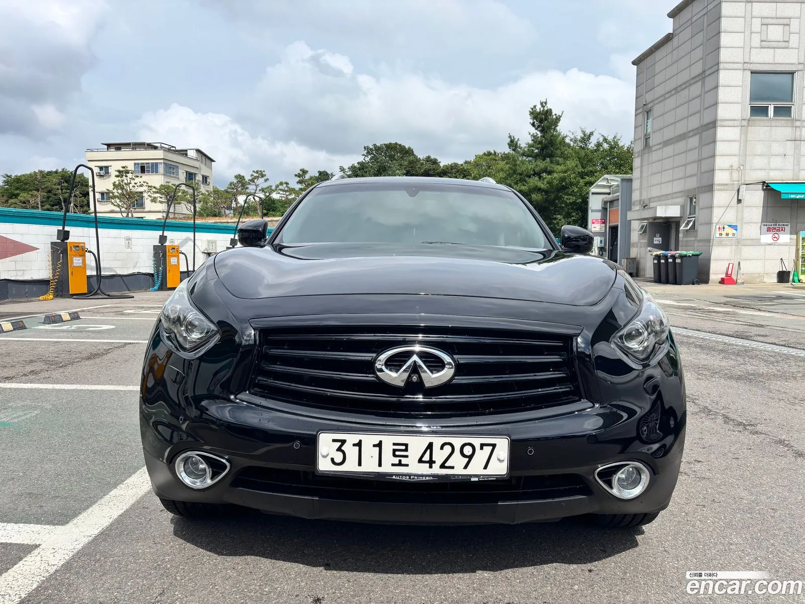 Infiniti QX70