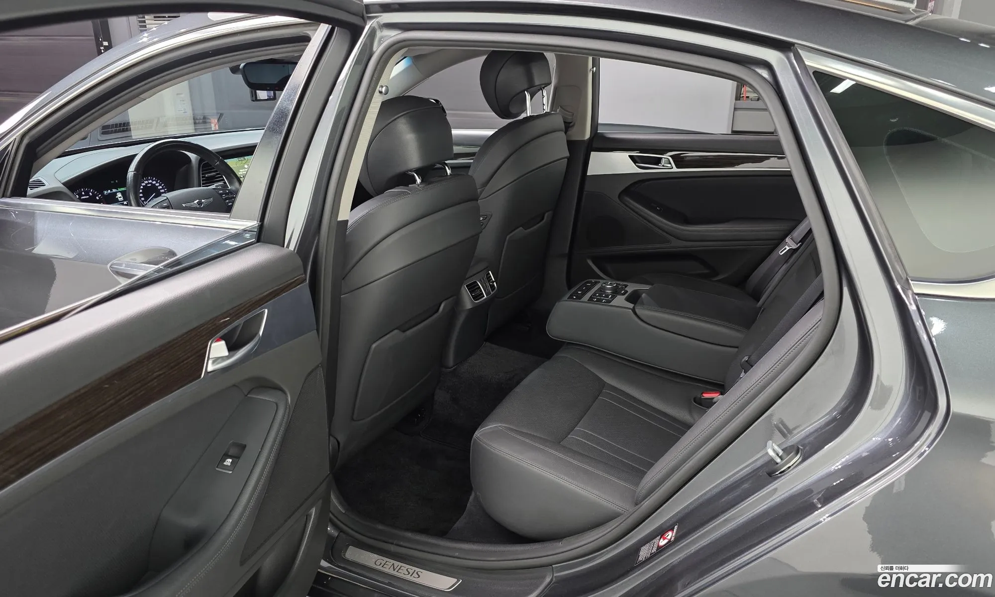 Genesis G80 2017 KMHGL41DBJU263937 — 17