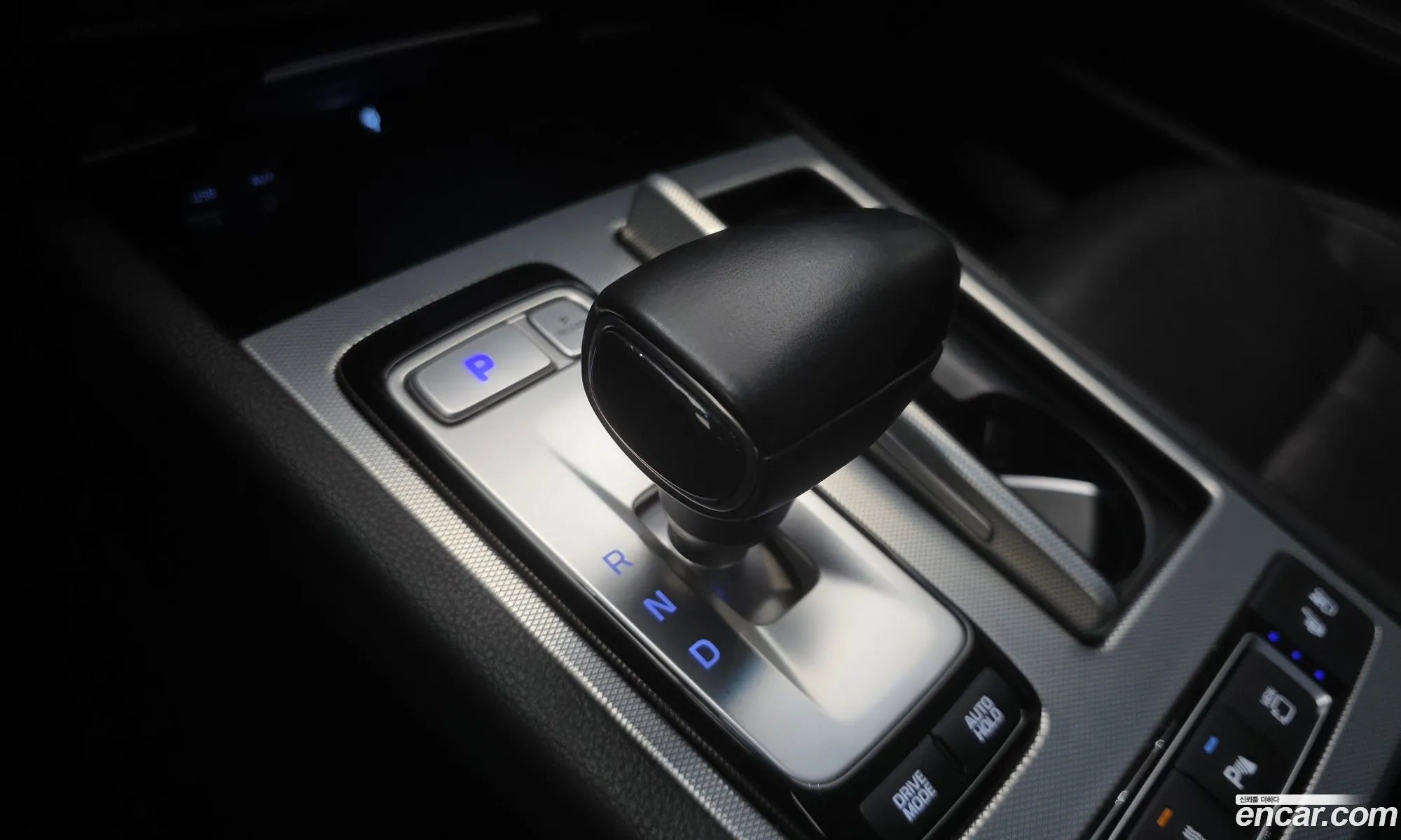 Genesis G80 2017 KMHGL41DBJU263937 — 12