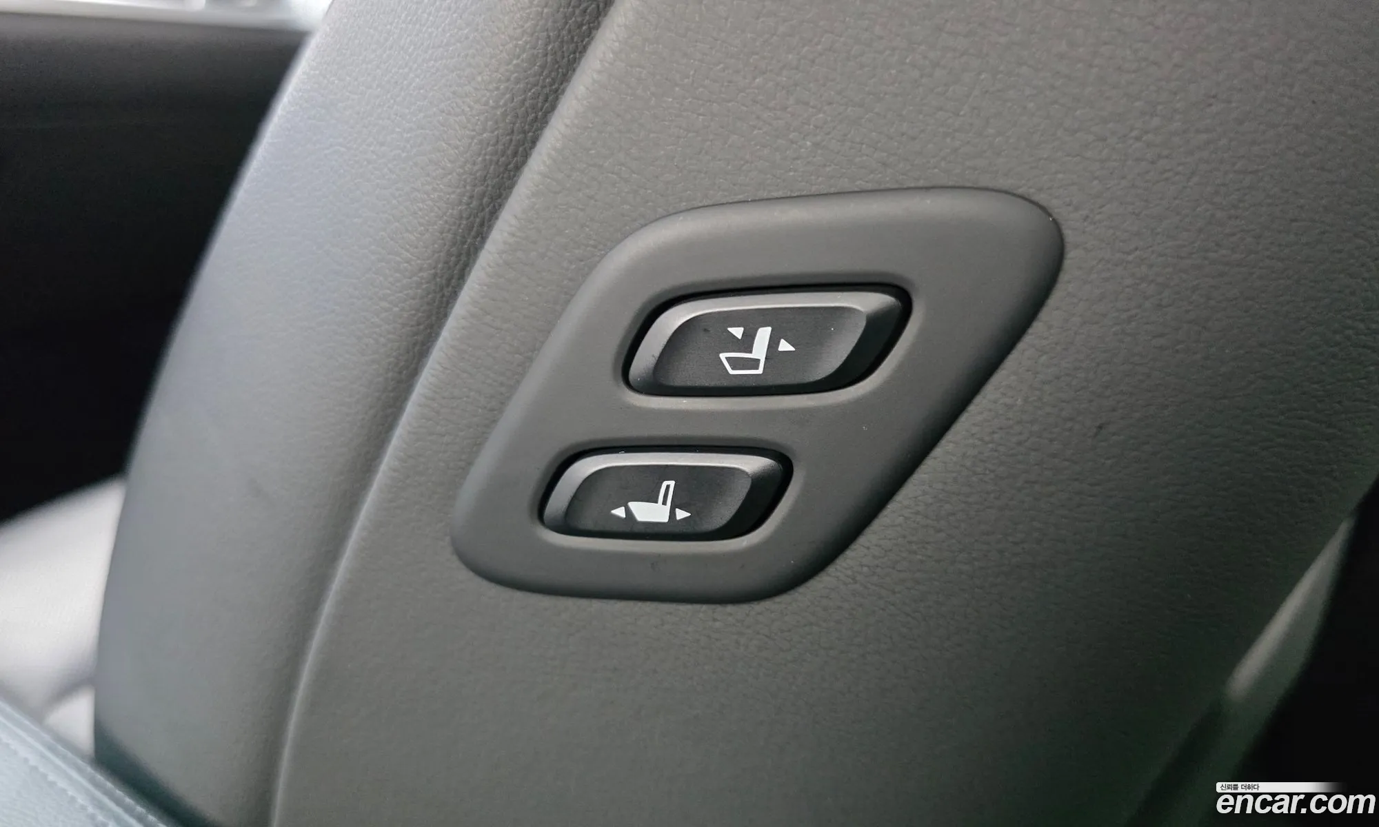 Genesis G80 2017 KMHGL41DBJU263937 — 11