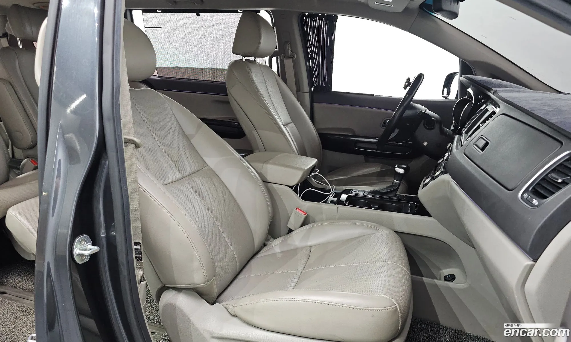 Kia Carnival 2016 KNAME811BHS268565 — 2