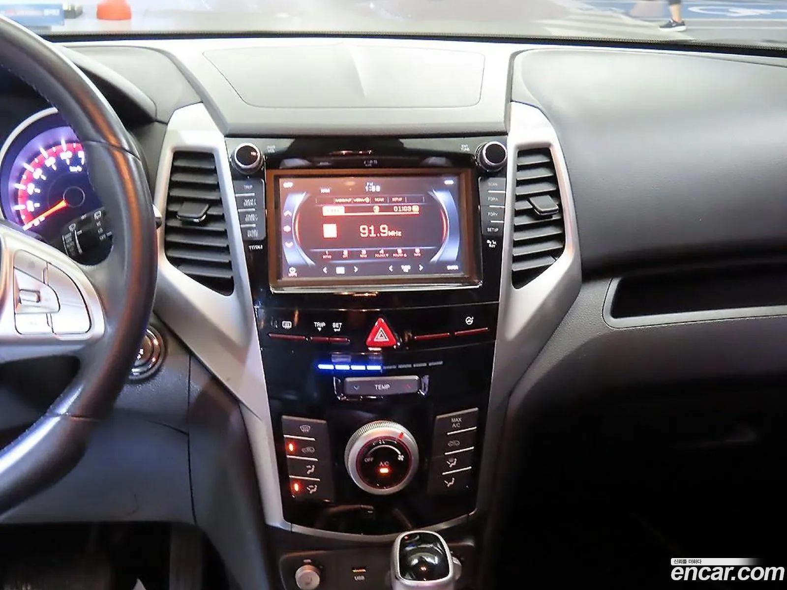 KG Mobility (SsangYong) Tivoli 2015 — 8