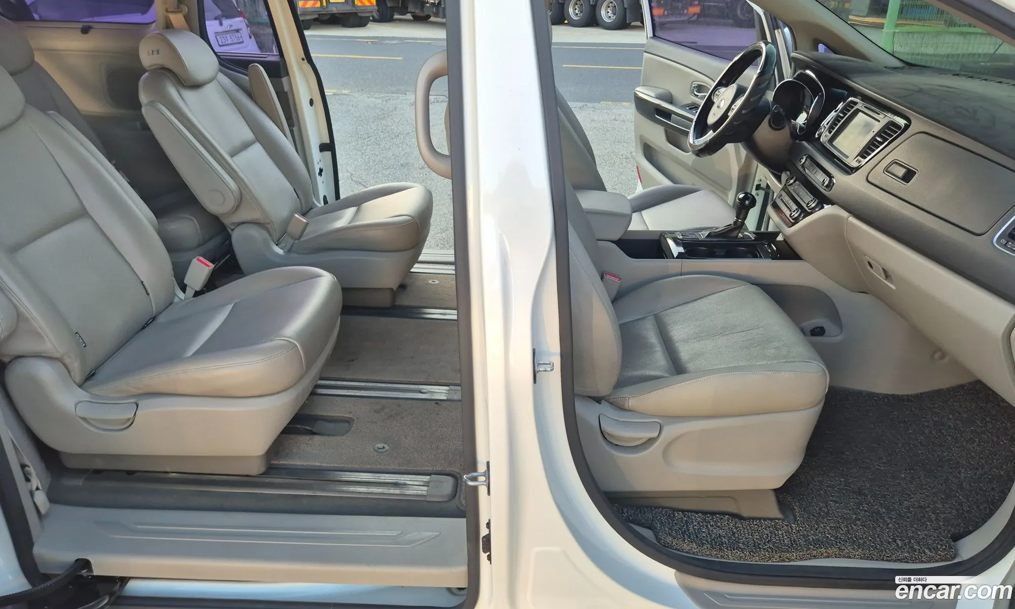 Kia Carnival 2016 — 10