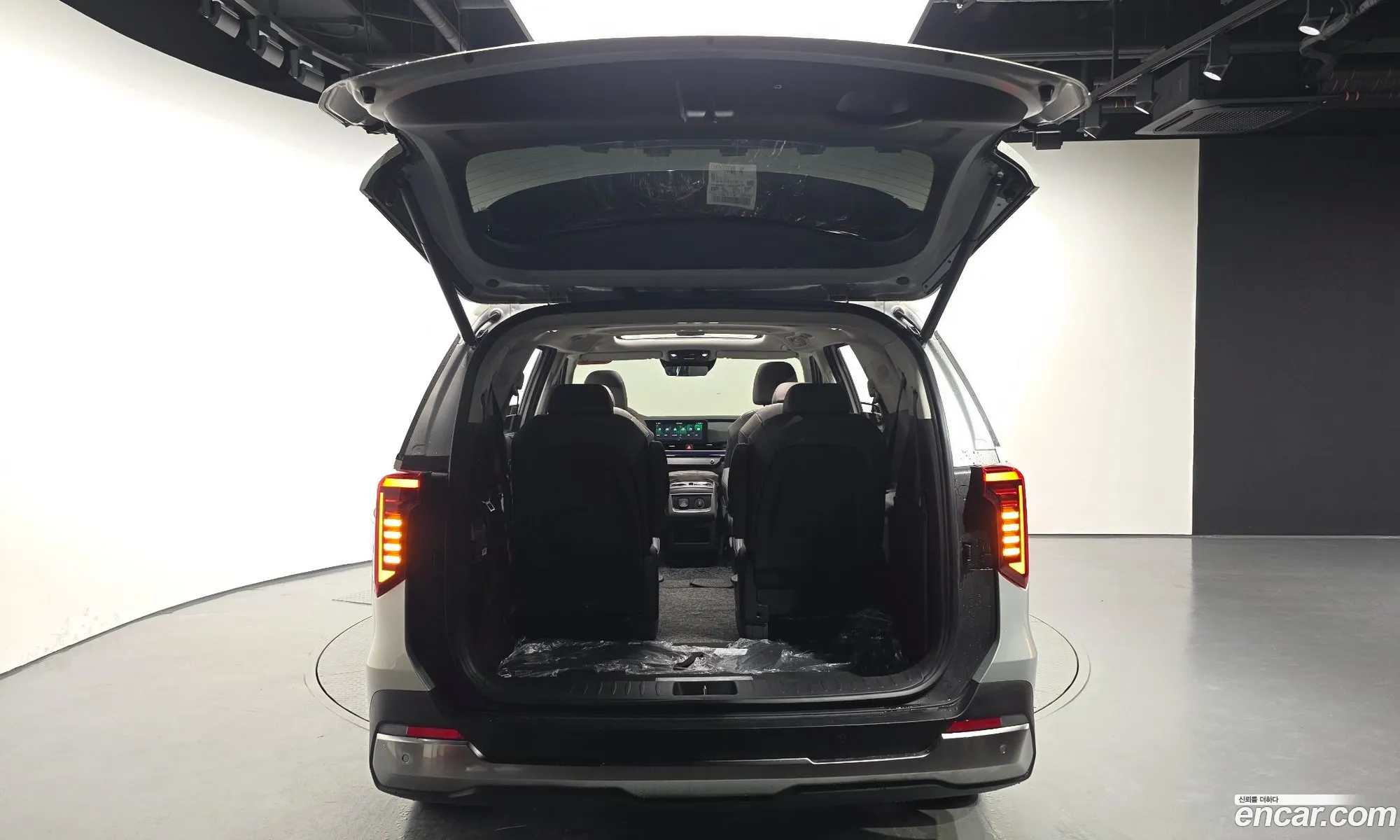 Kia Carnival 2024 — 8