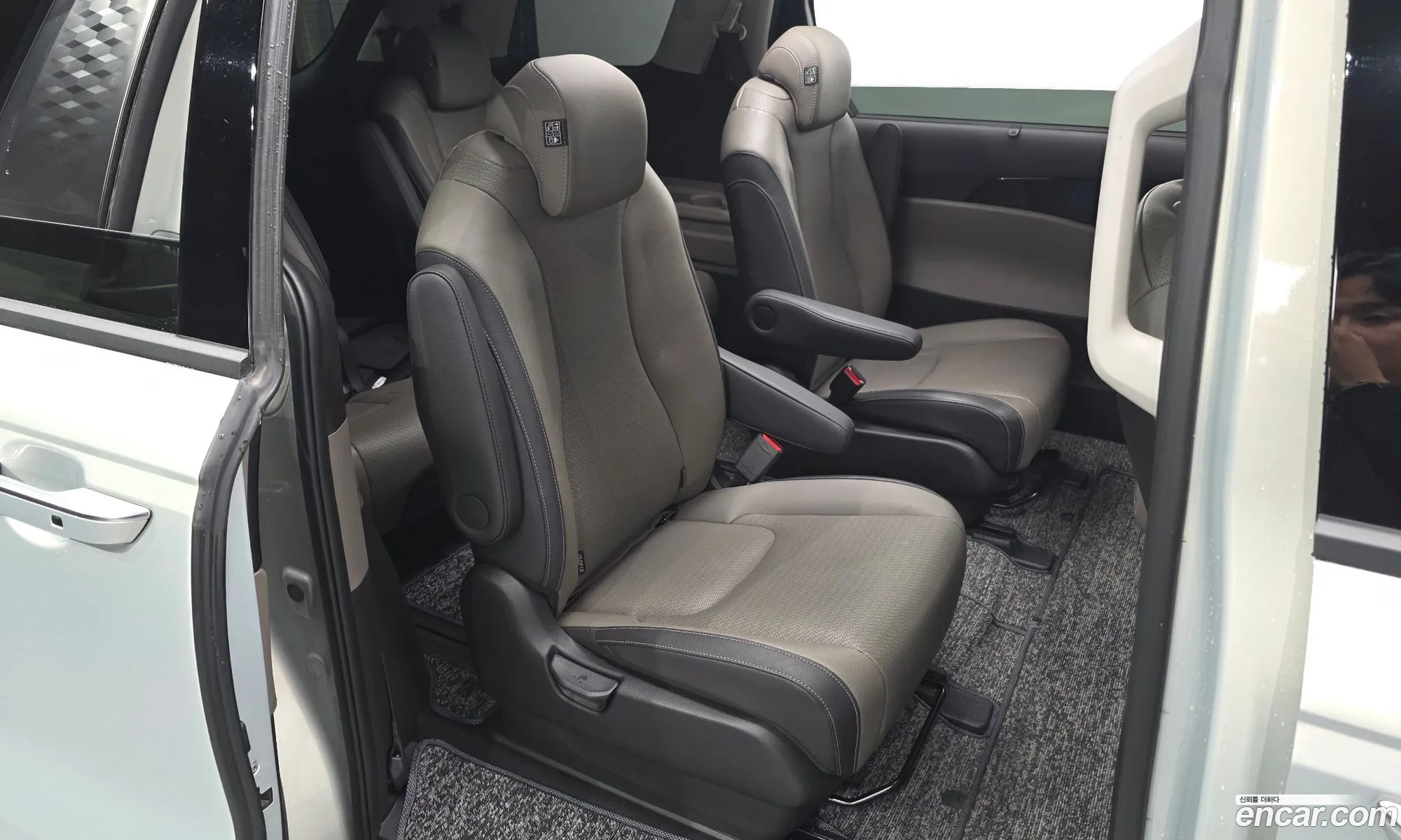 Kia Carnival 2024 — 28