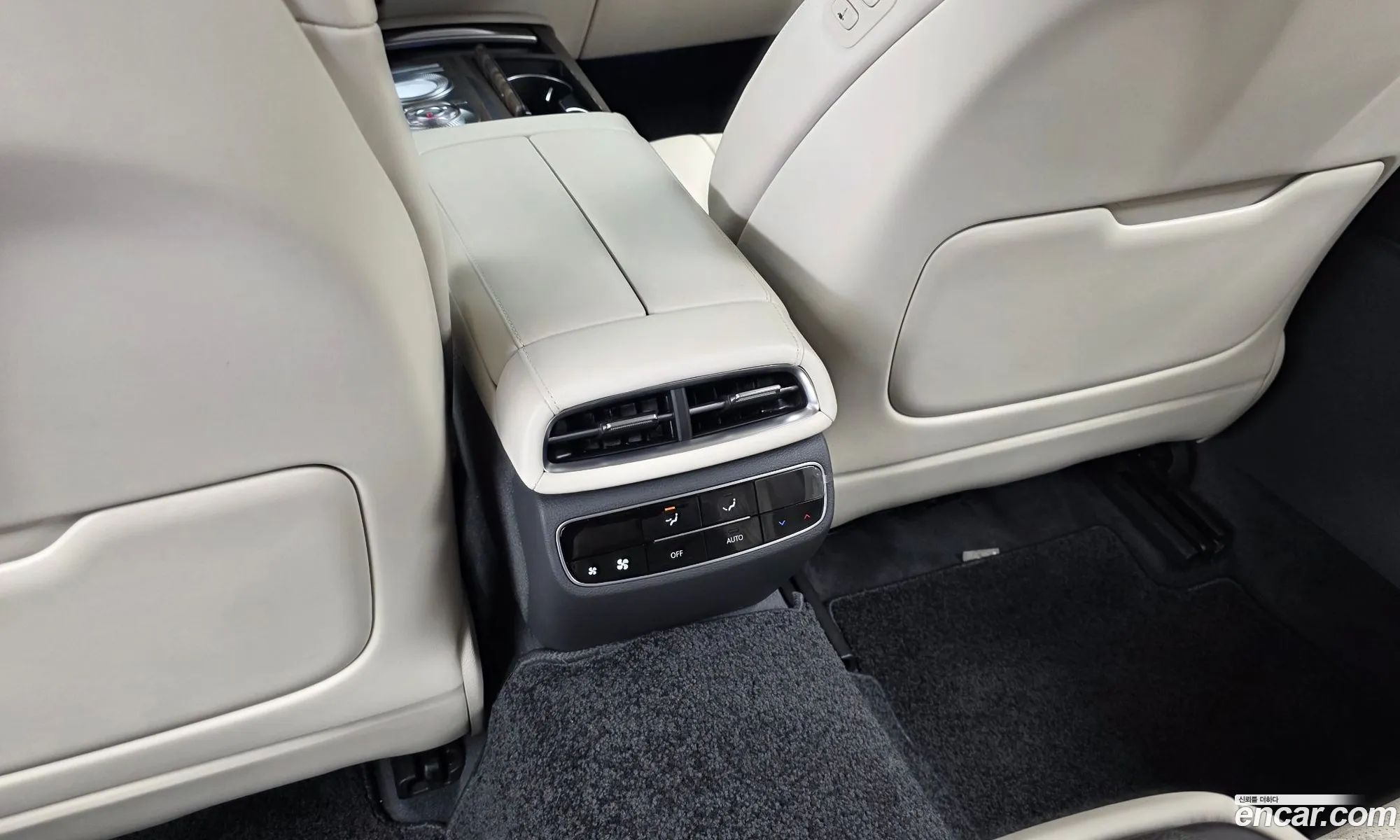 Genesis G80 2020 KMTGB41CBMU050114 — 31