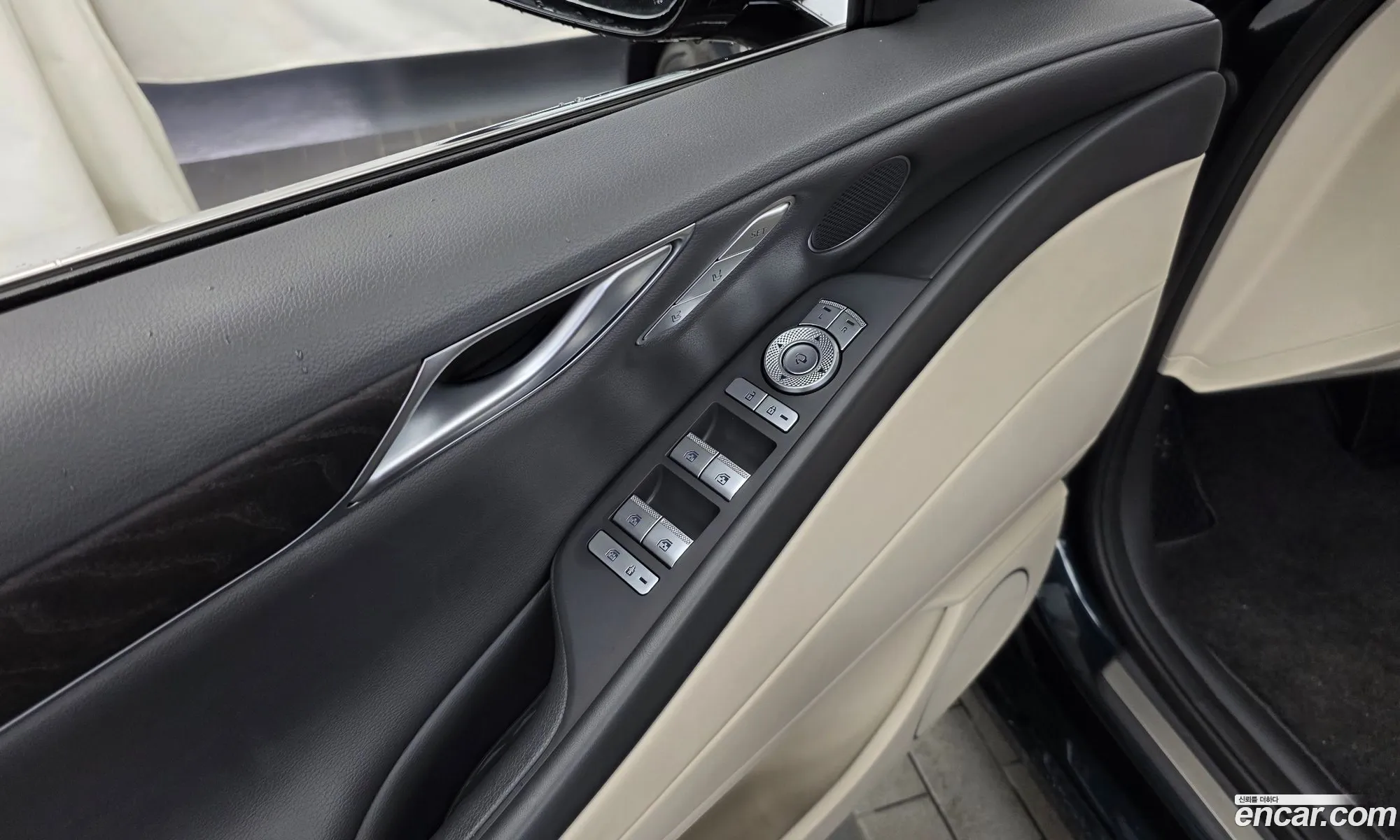 Genesis G80 2020 KMTGB41CBMU050114 — 30