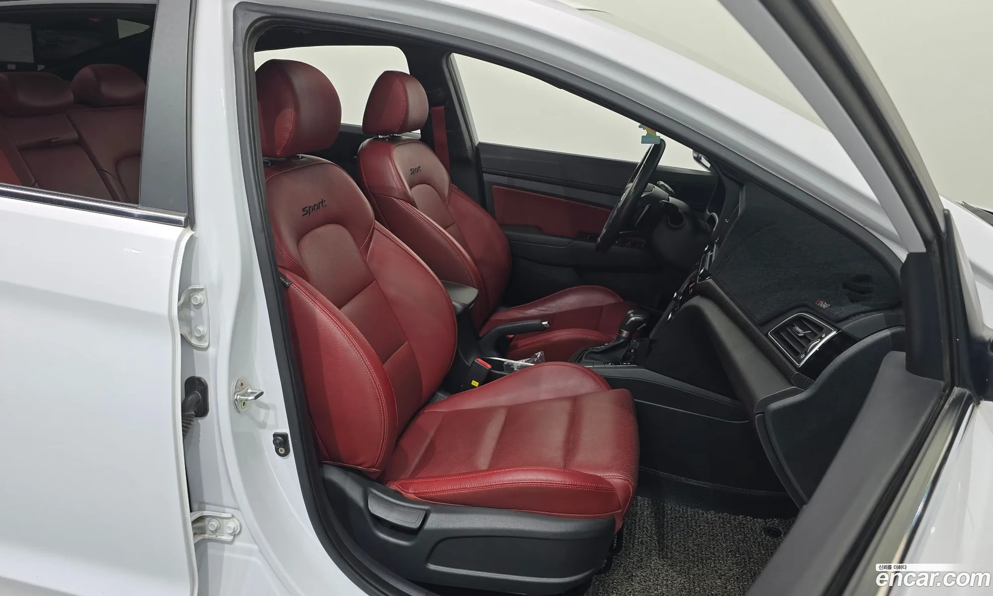 Hyundai Elantra AD 2016 — 5