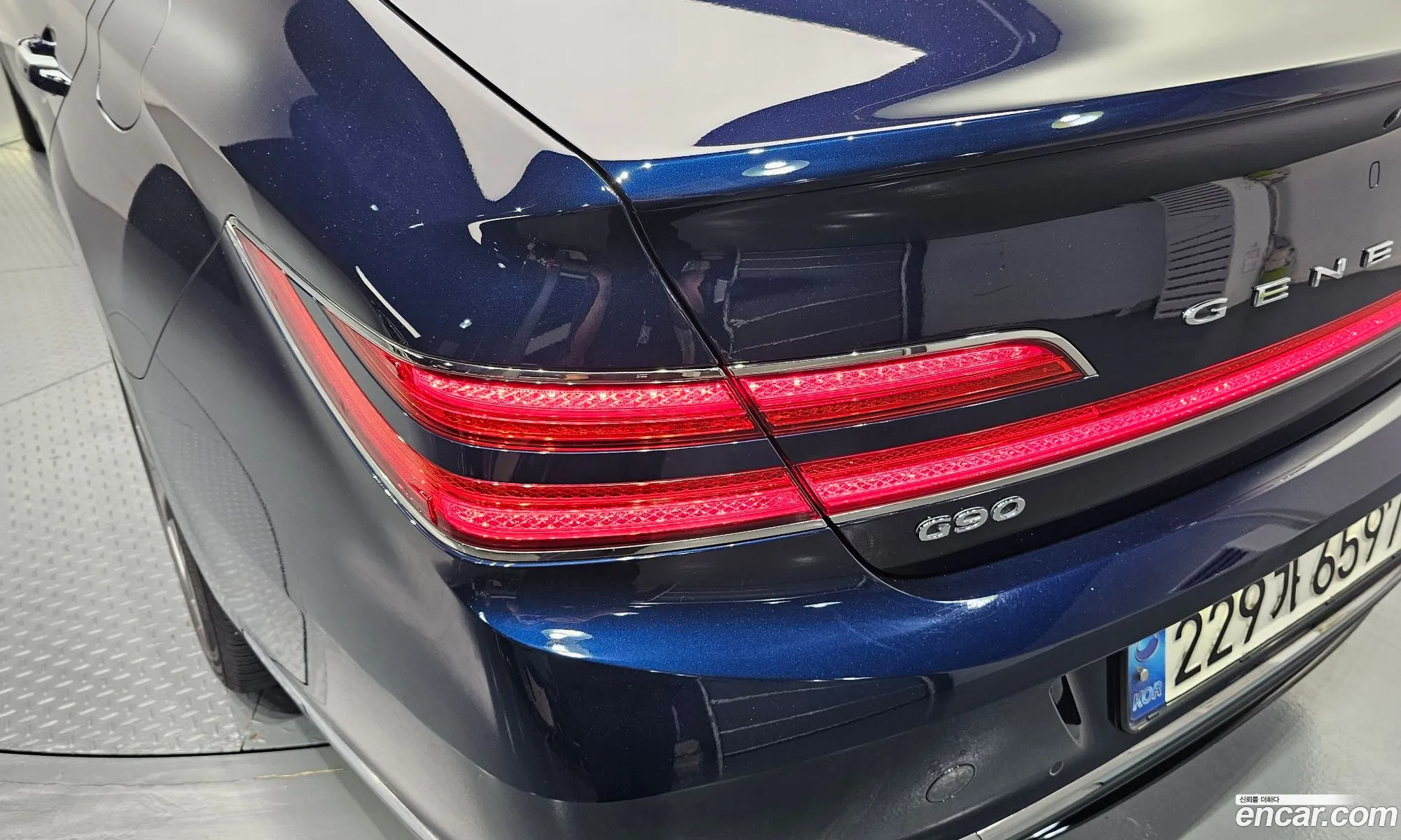 Genesis G90 2021 KMHG241DDMU091392 — 5