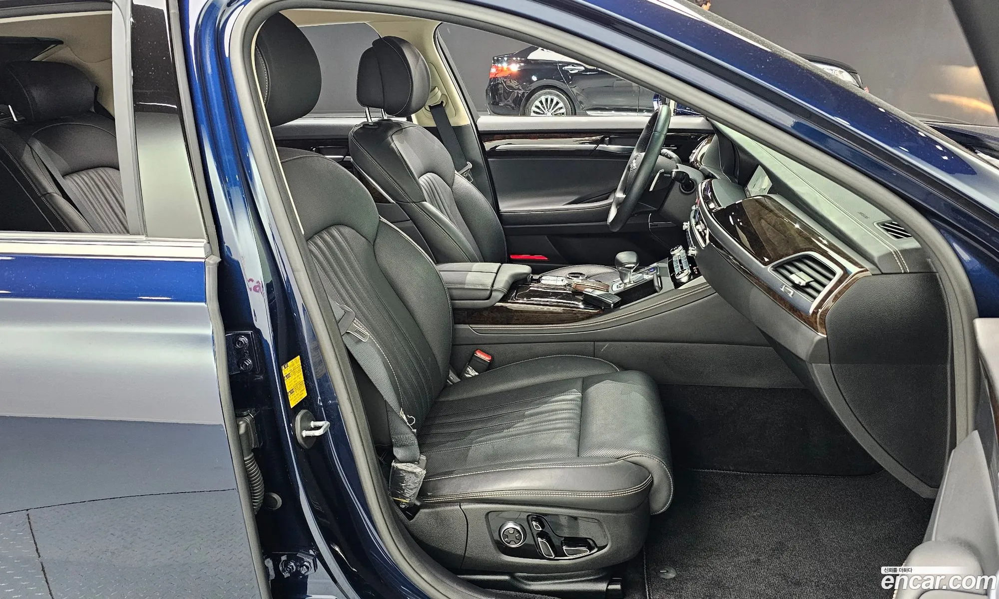 Genesis G90 2021 KMHG241DDMU091392 — 24
