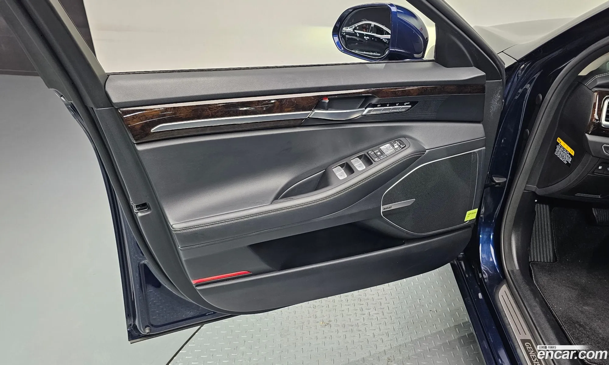 Genesis G90 2021 KMHG241DDMU091392 — 25