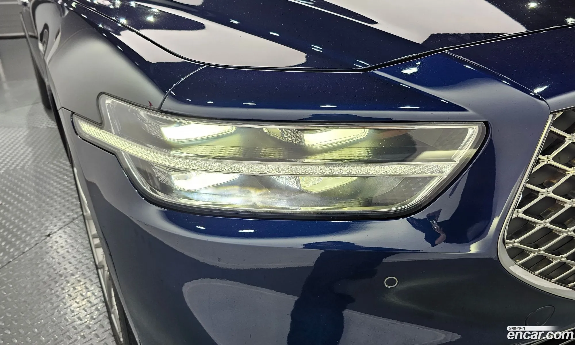 Genesis G90 2021 KMHG241DDMU091392 — 7