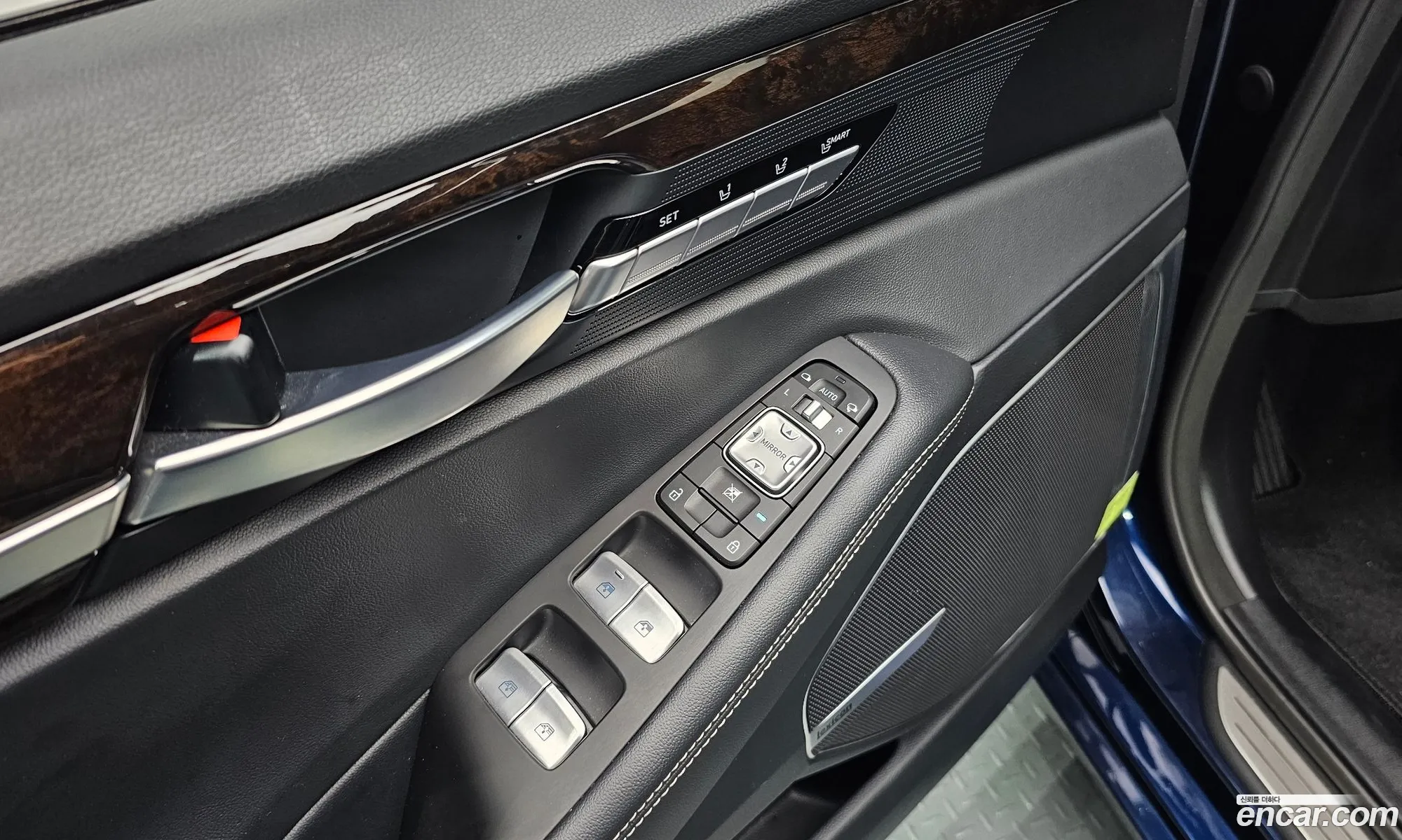 Genesis G90 2021 KMHG241DDMU091392 — 10