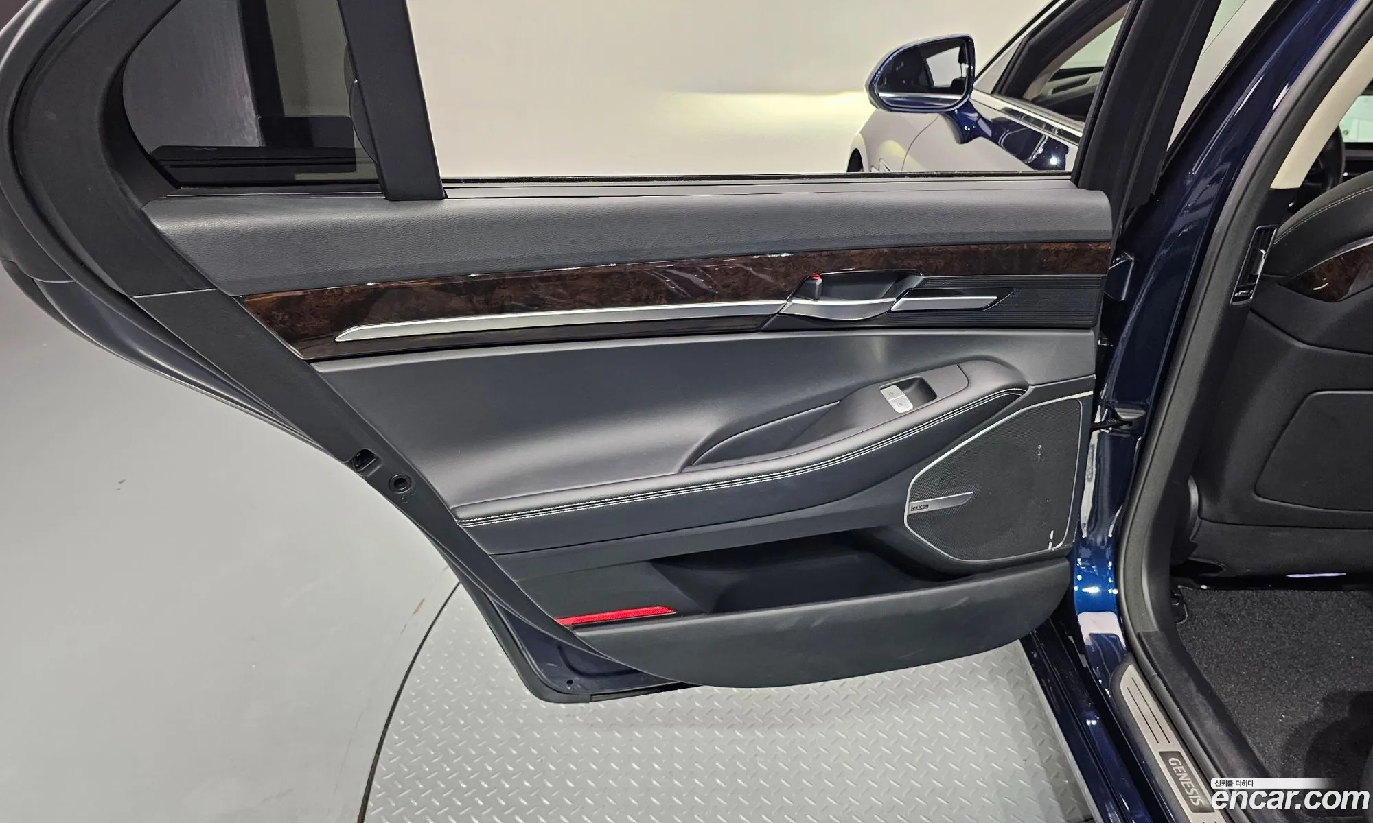 Genesis G90 2021 KMHG241DDMU091392 — 3