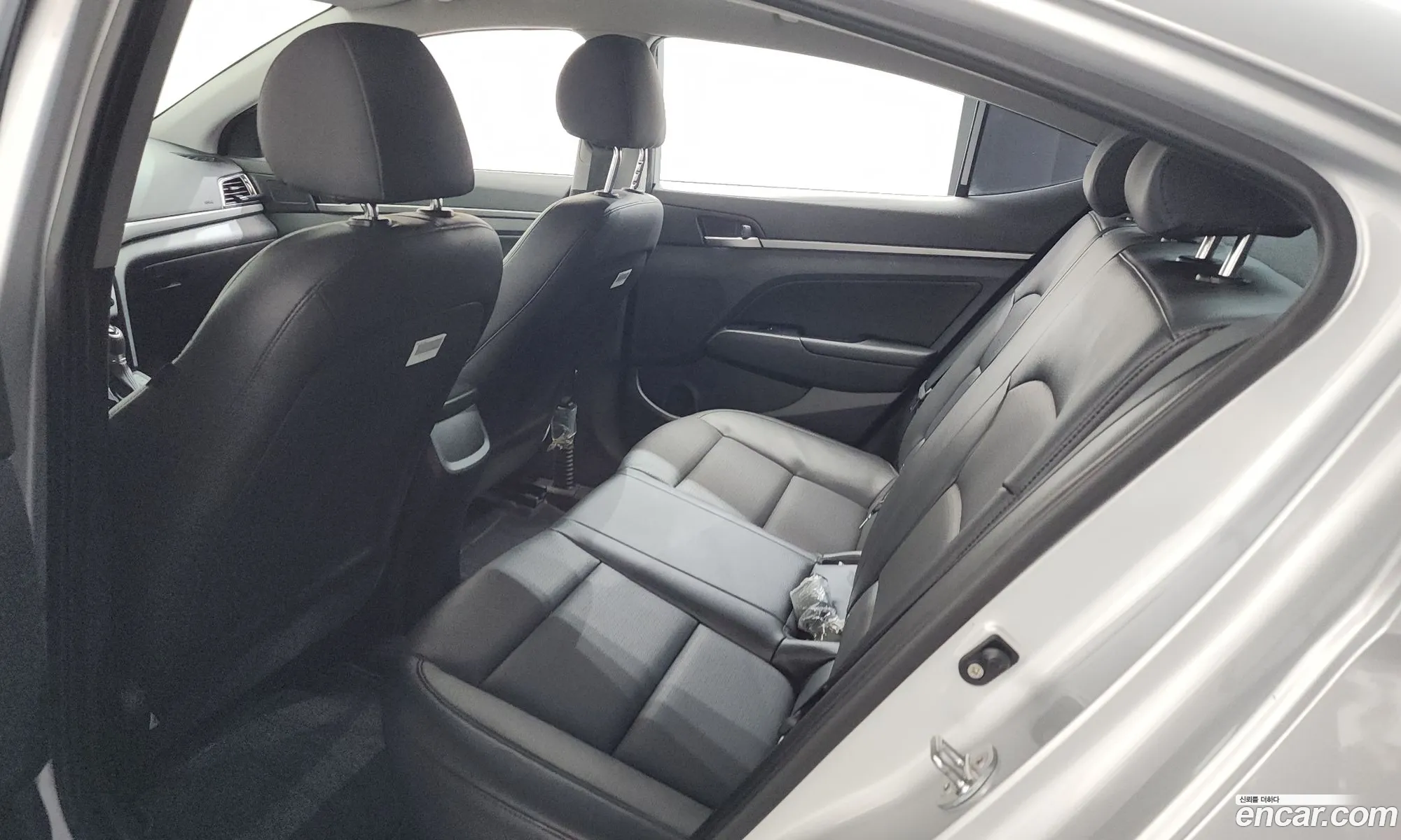 Hyundai Elantra AD 2018 — 16