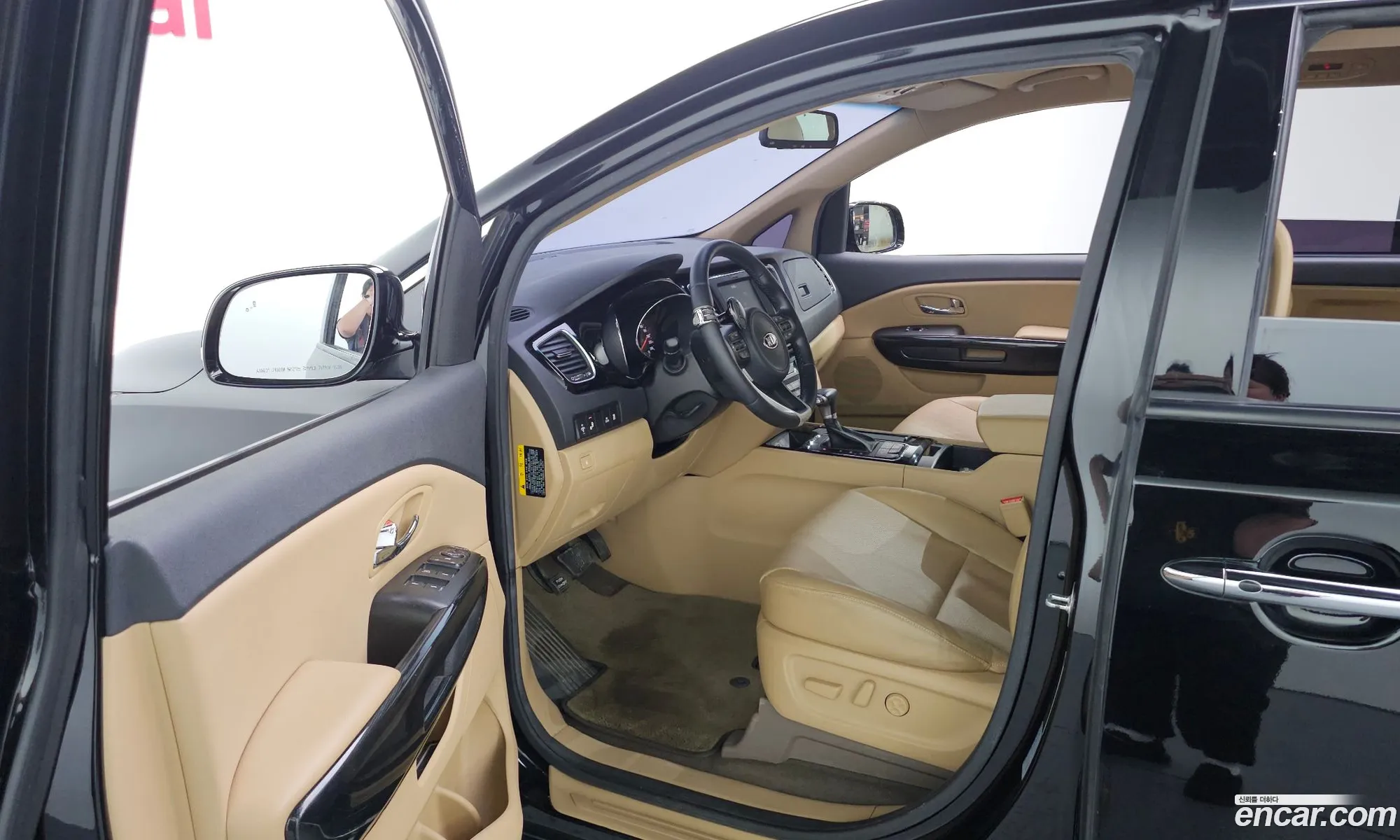 Kia Carnival 2017 KNAMC81ABJS398098 — 8