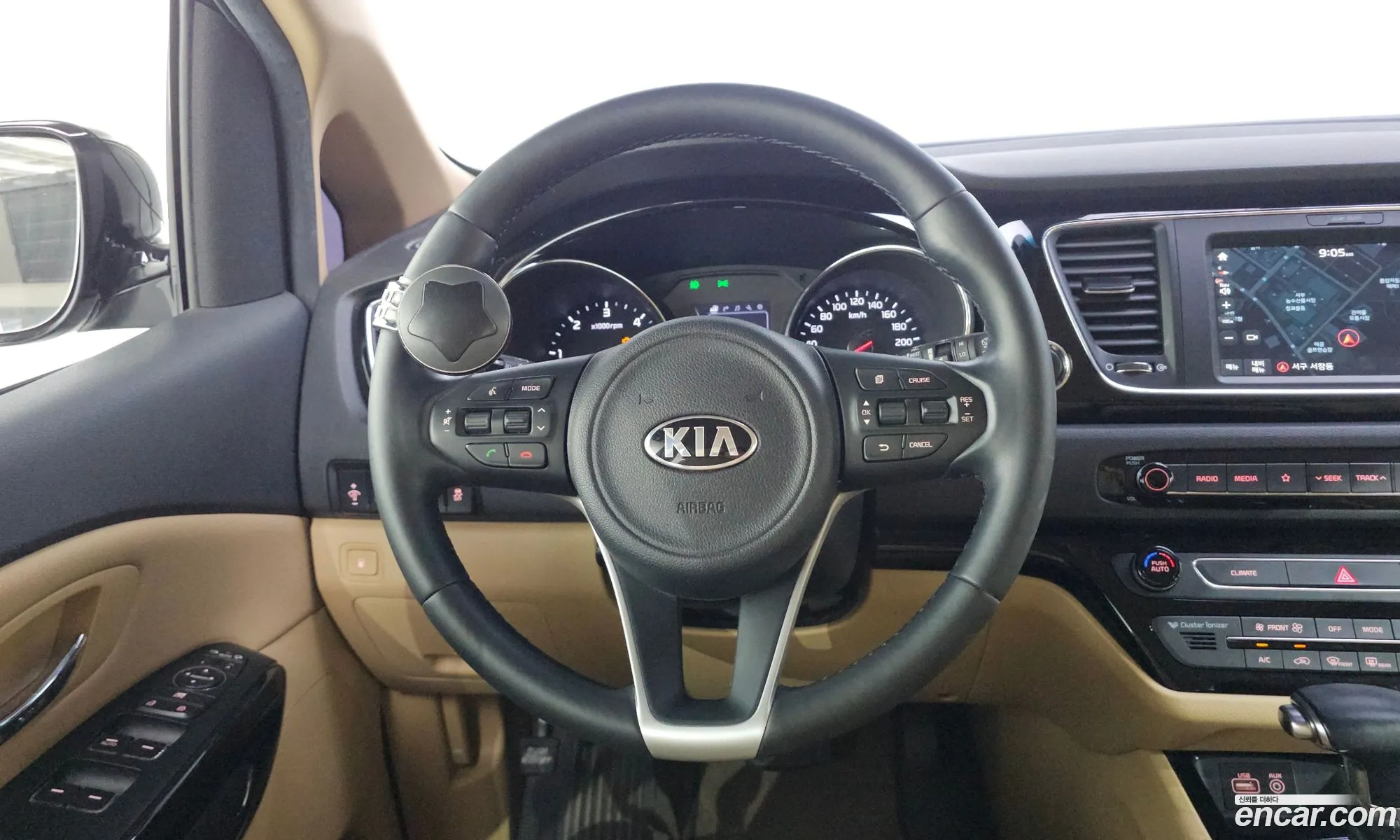 Kia Carnival 2017 KNAMC81ABJS398098 — 10