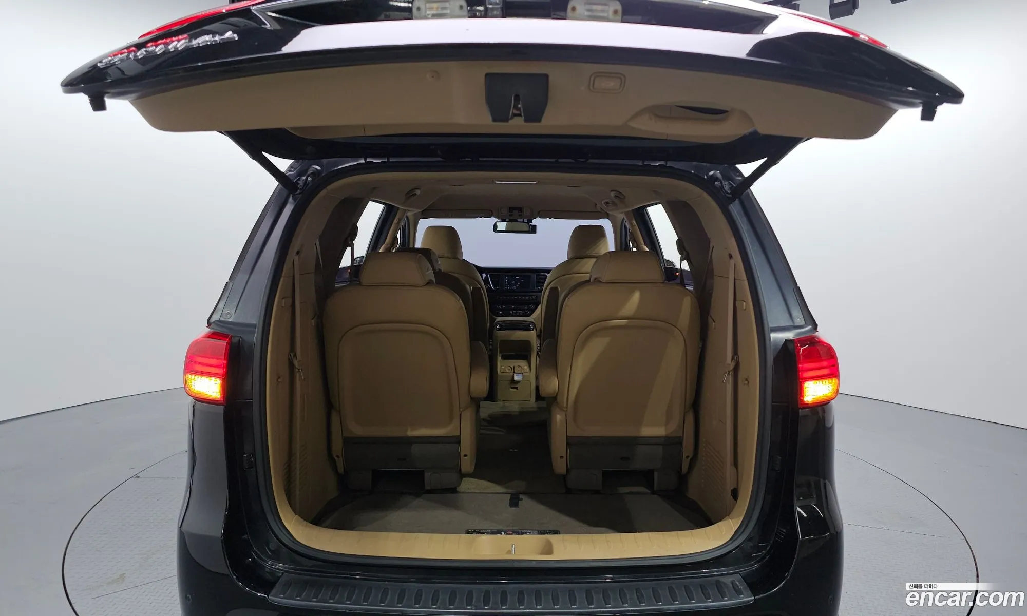 Kia Carnival 2017 KNAMC81ABJS398098 — 2