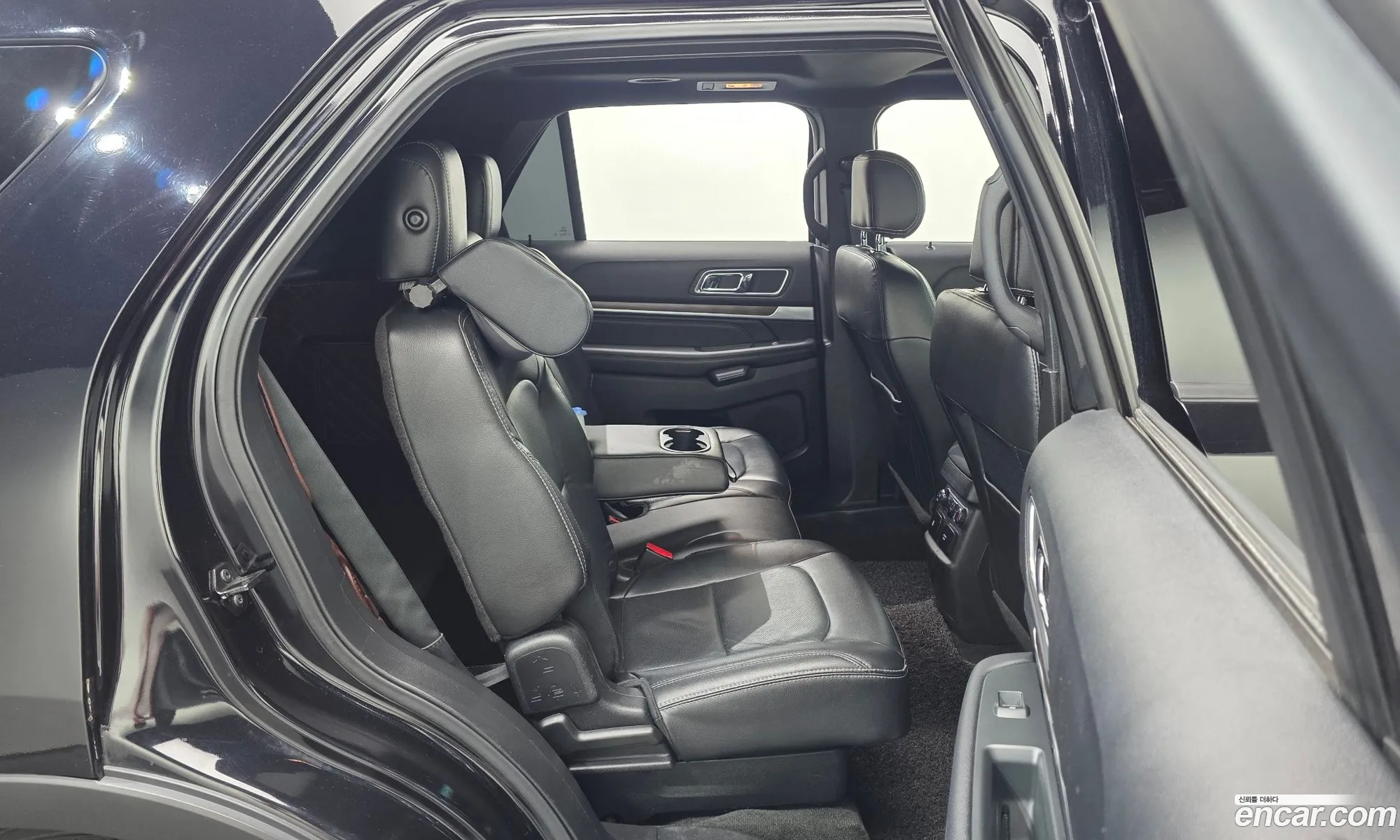 Ford Explorer 2016 1FM5K8FH9GGD07966 — 3