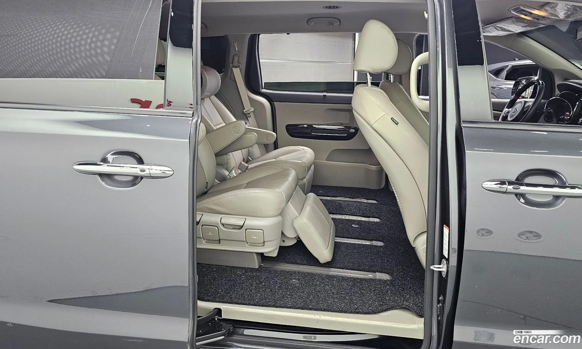 Kia Carnival 2016 KNAMB81ABHS260304 — 5