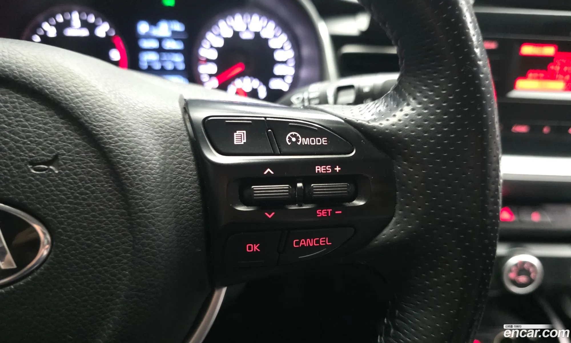 Kia Stonic 2018 KNADC815GJS152224 — 4