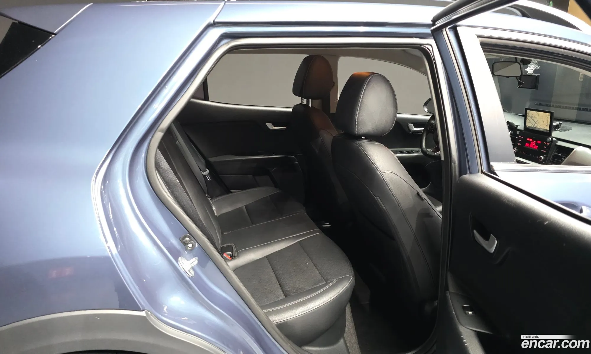 Kia Stonic 2018 KNADC815GJS152224 — 8