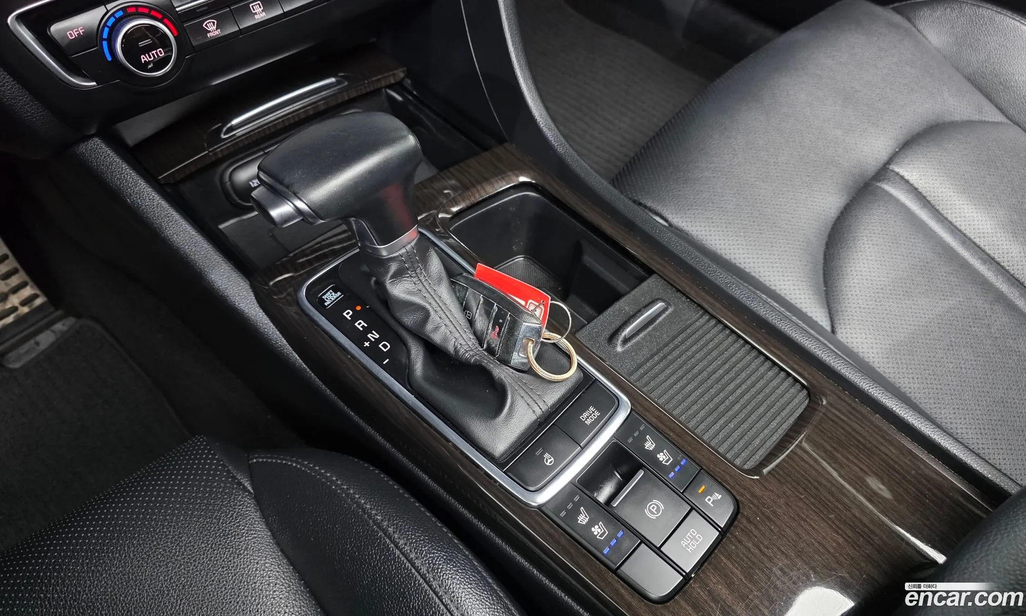 Kia K5 2016 KNAGU411BGA096230 — 3