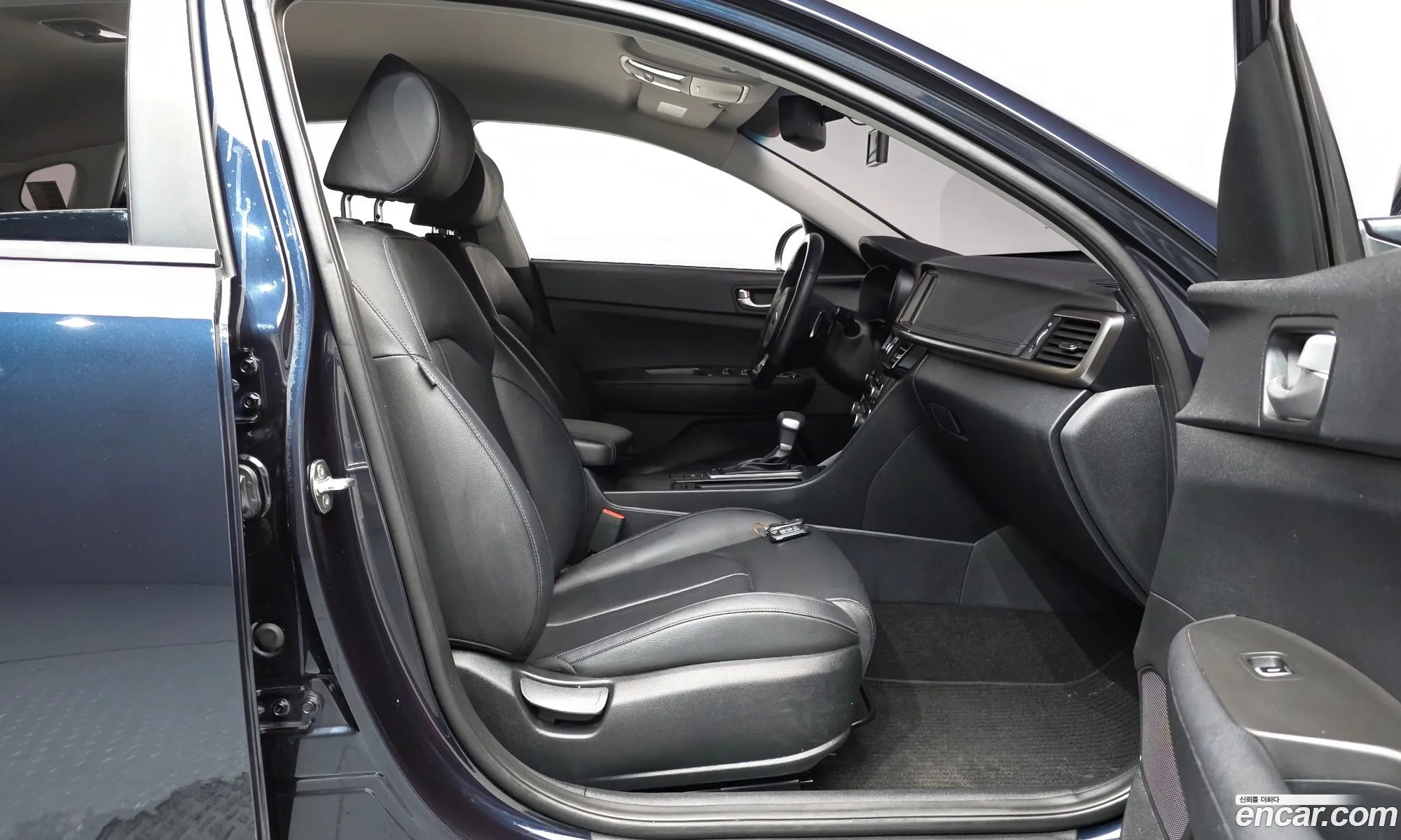 Kia K5 2018 KNAGS411BJA235720 — 25