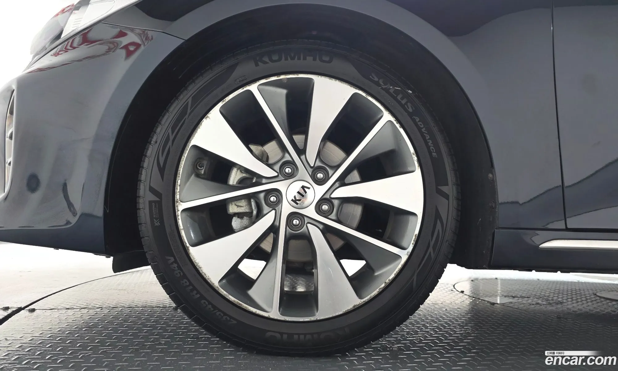 Kia K5 2018 KNAGS411BJA235720 — 3