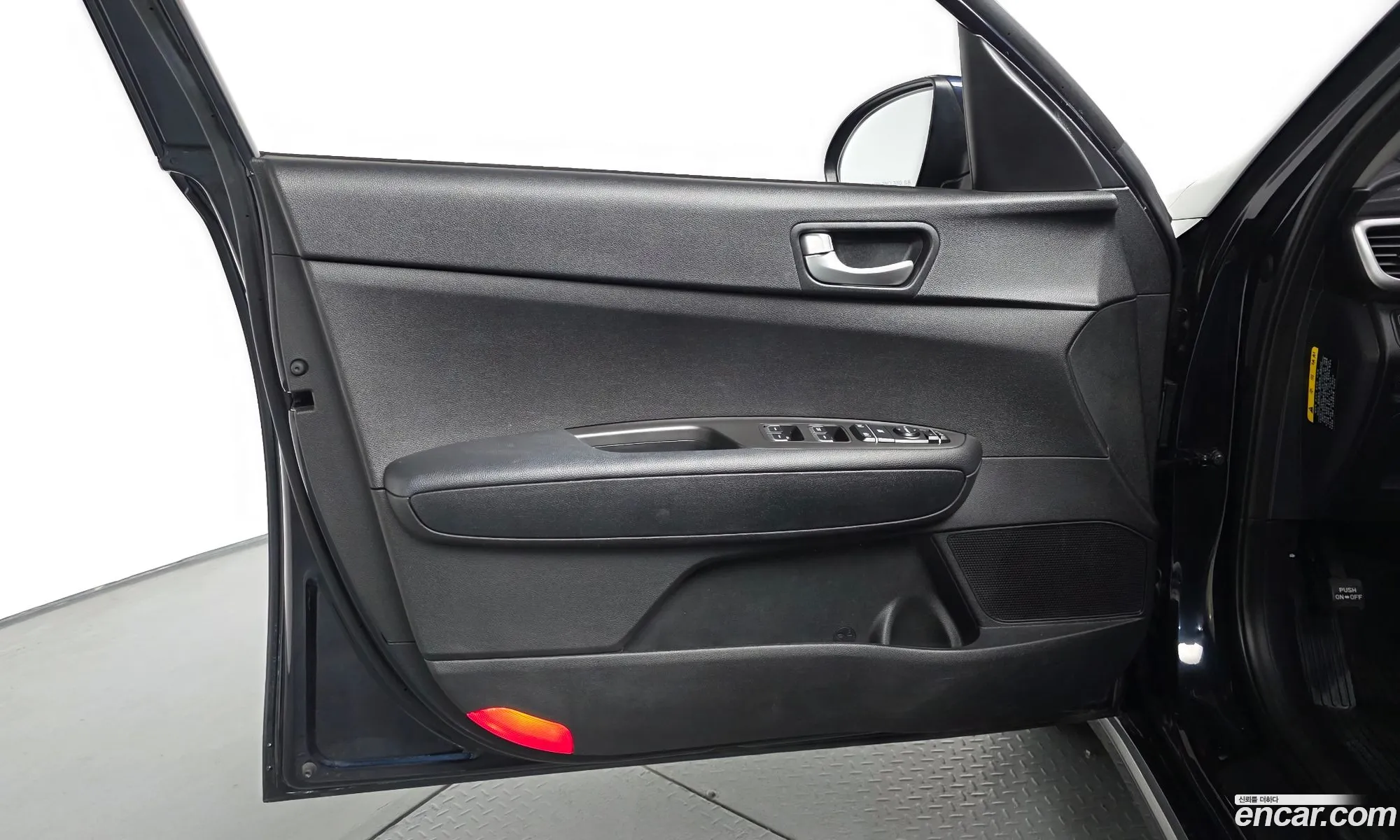 Kia K5 2018 KNAGS411BJA235720 — 9