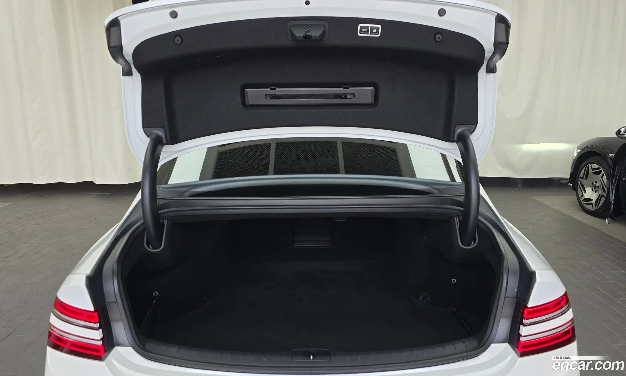 Genesis G80 2021 KMTGB41CDMU091995 — 3